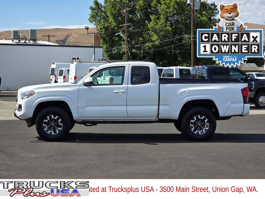 2022 Toyota Tacoma SR photo 2