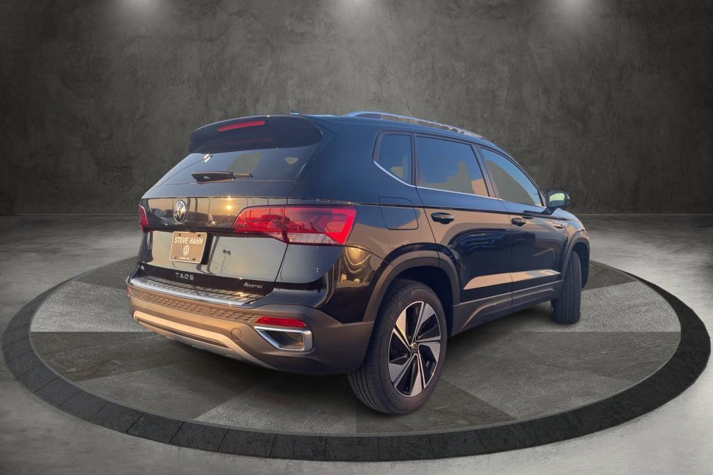 2024 Volkswagen Taos SE photo 3