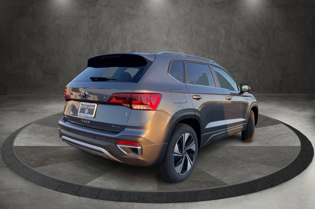 2024 Volkswagen Taos SE photo 3