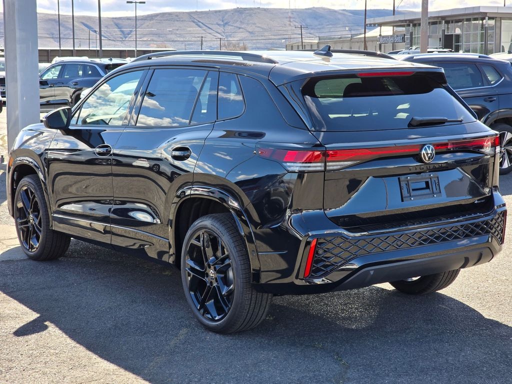 New 2026 Volkswagen Tiguan 2.0T SE R-Line Black SUV