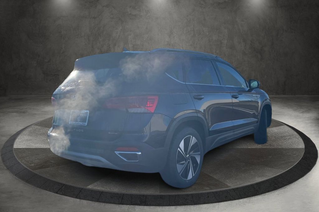 2024 Volkswagen Taos SE photo 3