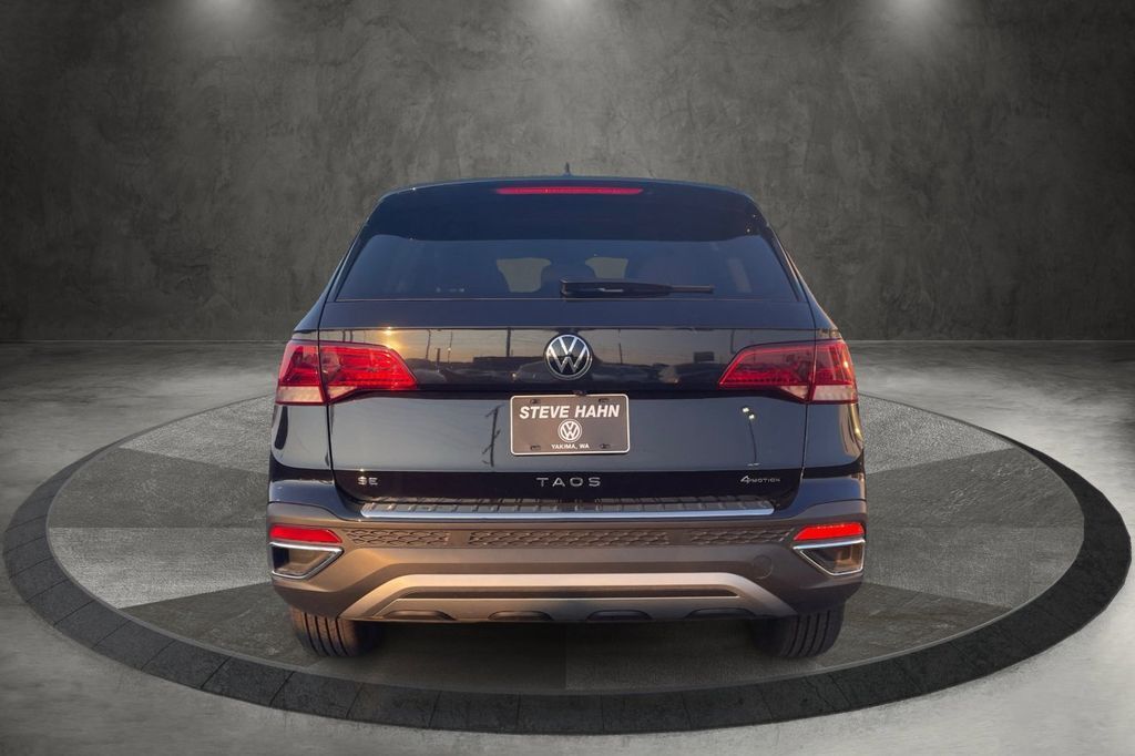 2024 Volkswagen Taos SE photo 4