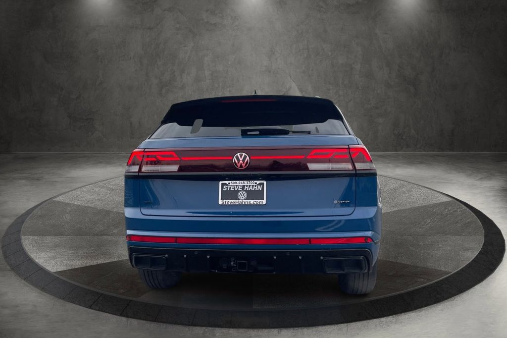 2025 Volkswagen Atlas Cross Sport SEL R-Line photo 4