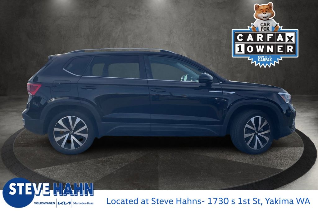 2023 Volkswagen Taos SE photo 2