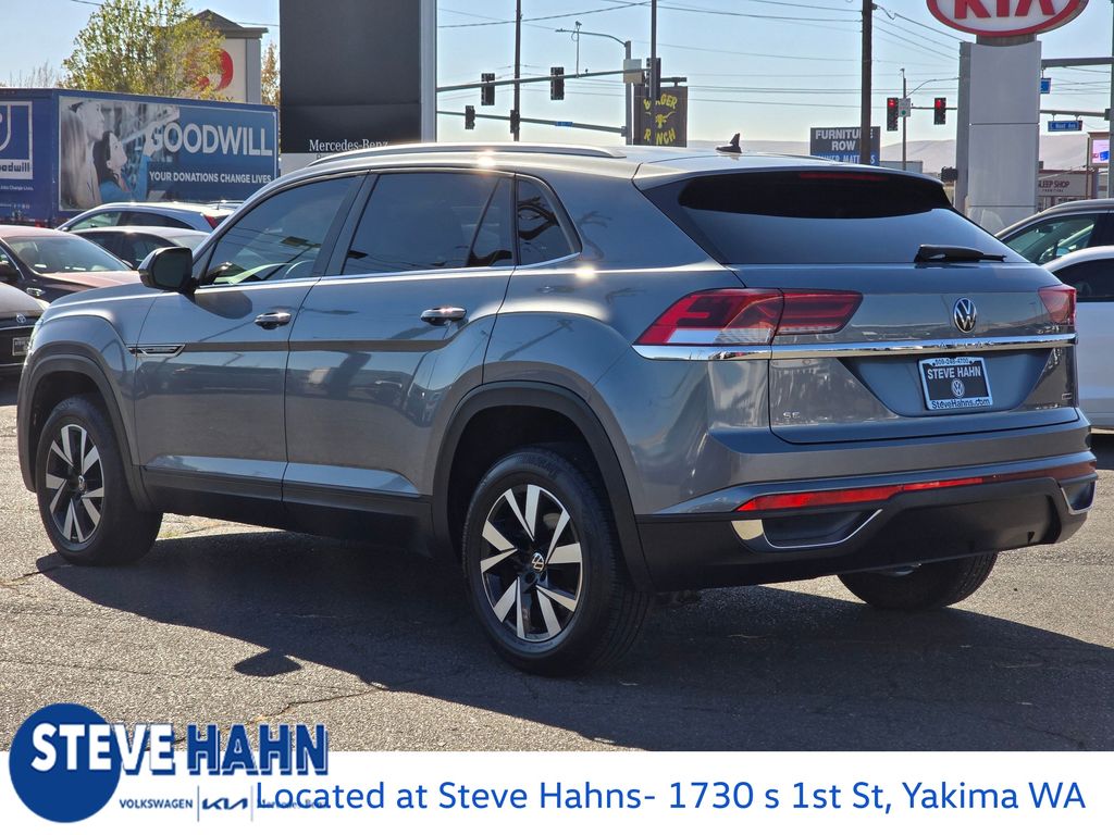 2022 Volkswagen Atlas Cross Sport SE photo 3