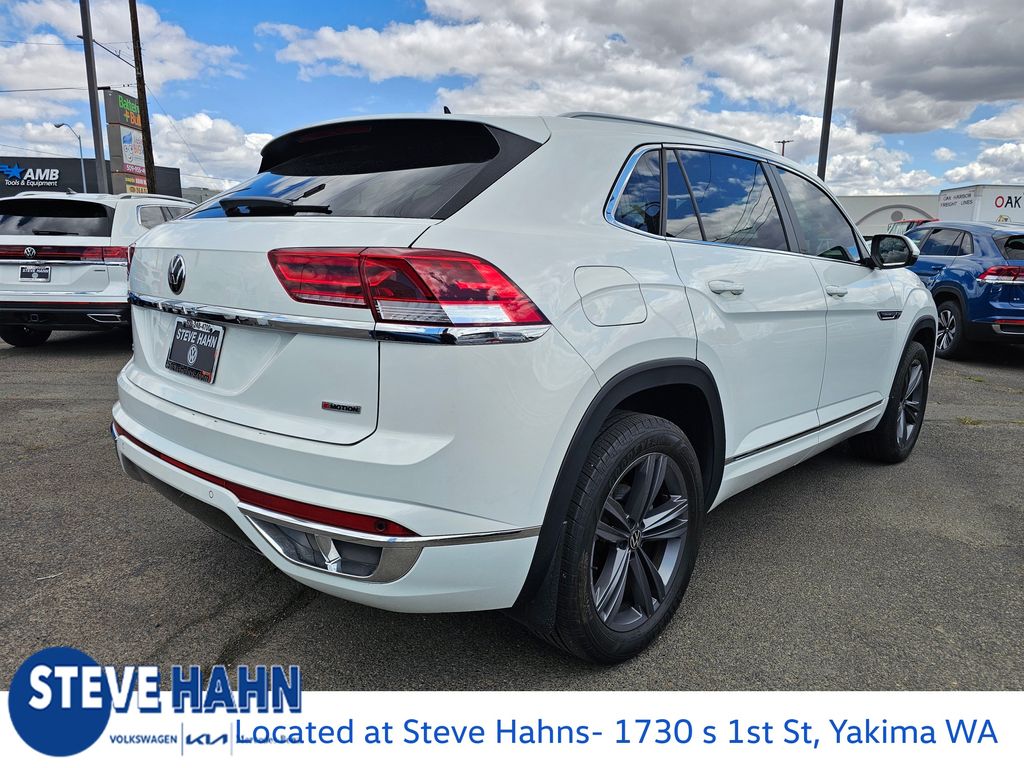 2022 Volkswagen Atlas Cross Sport SEL R-Line photo 2