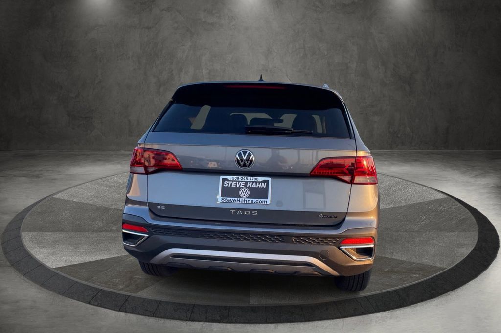 2024 Volkswagen Taos SE photo 4
