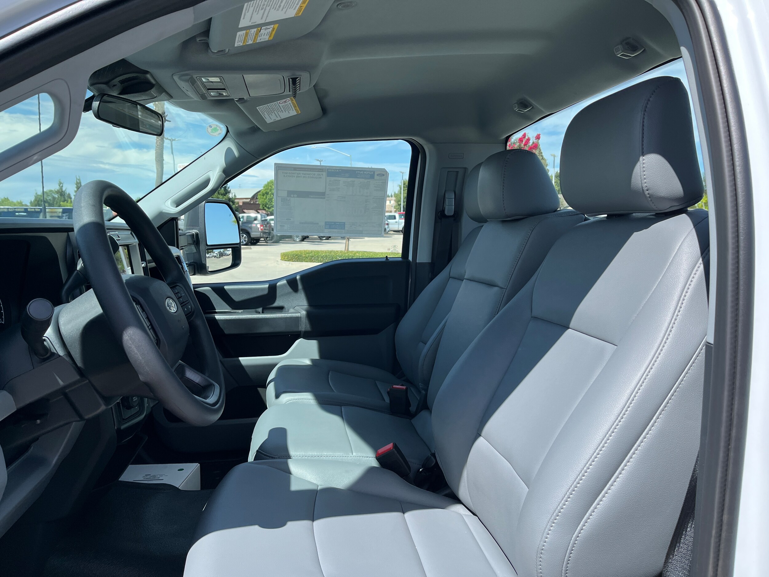 2025 Ford F-600 photo 4