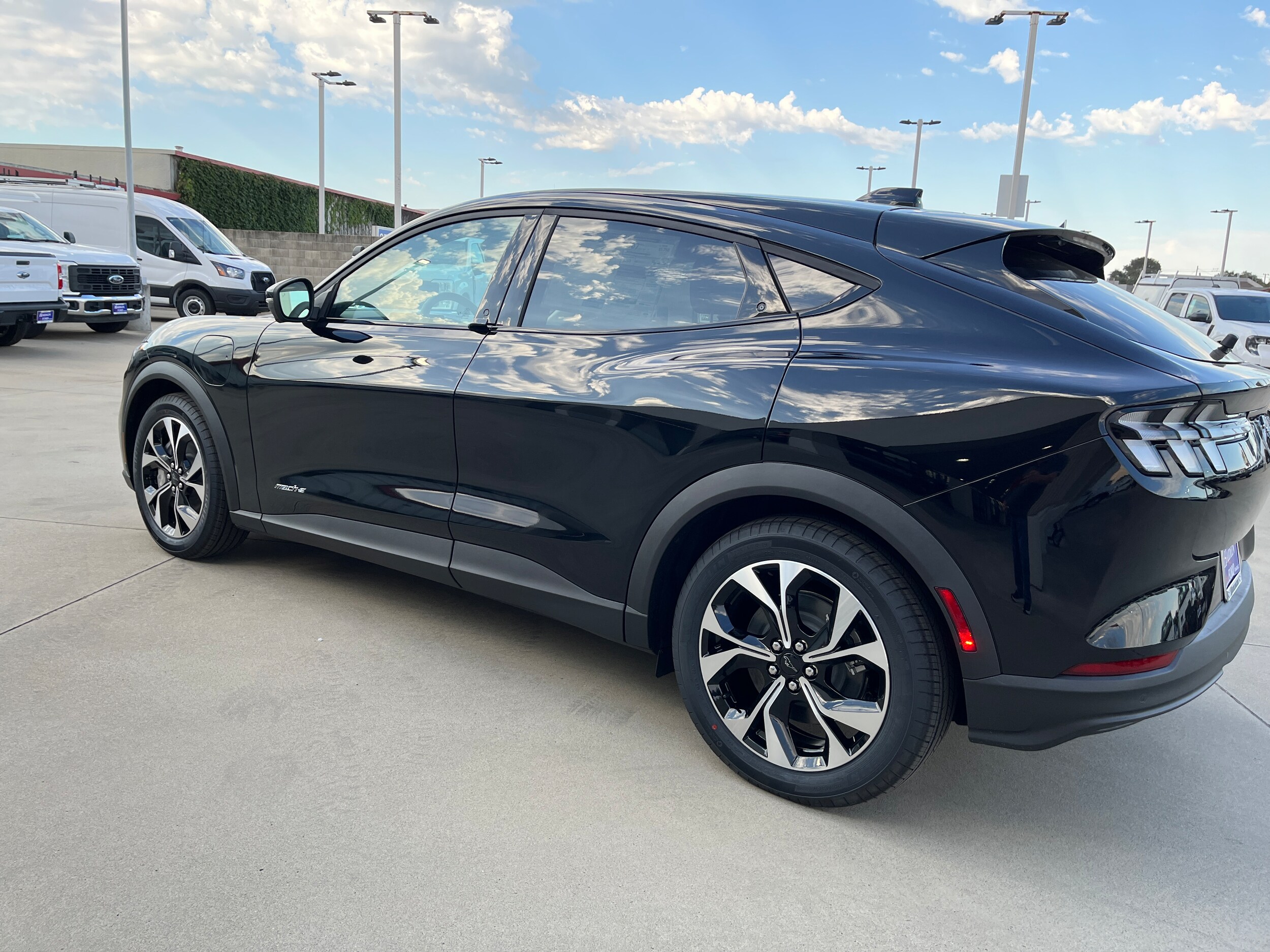 2025 Ford Mustang Mach-E Select photo 2