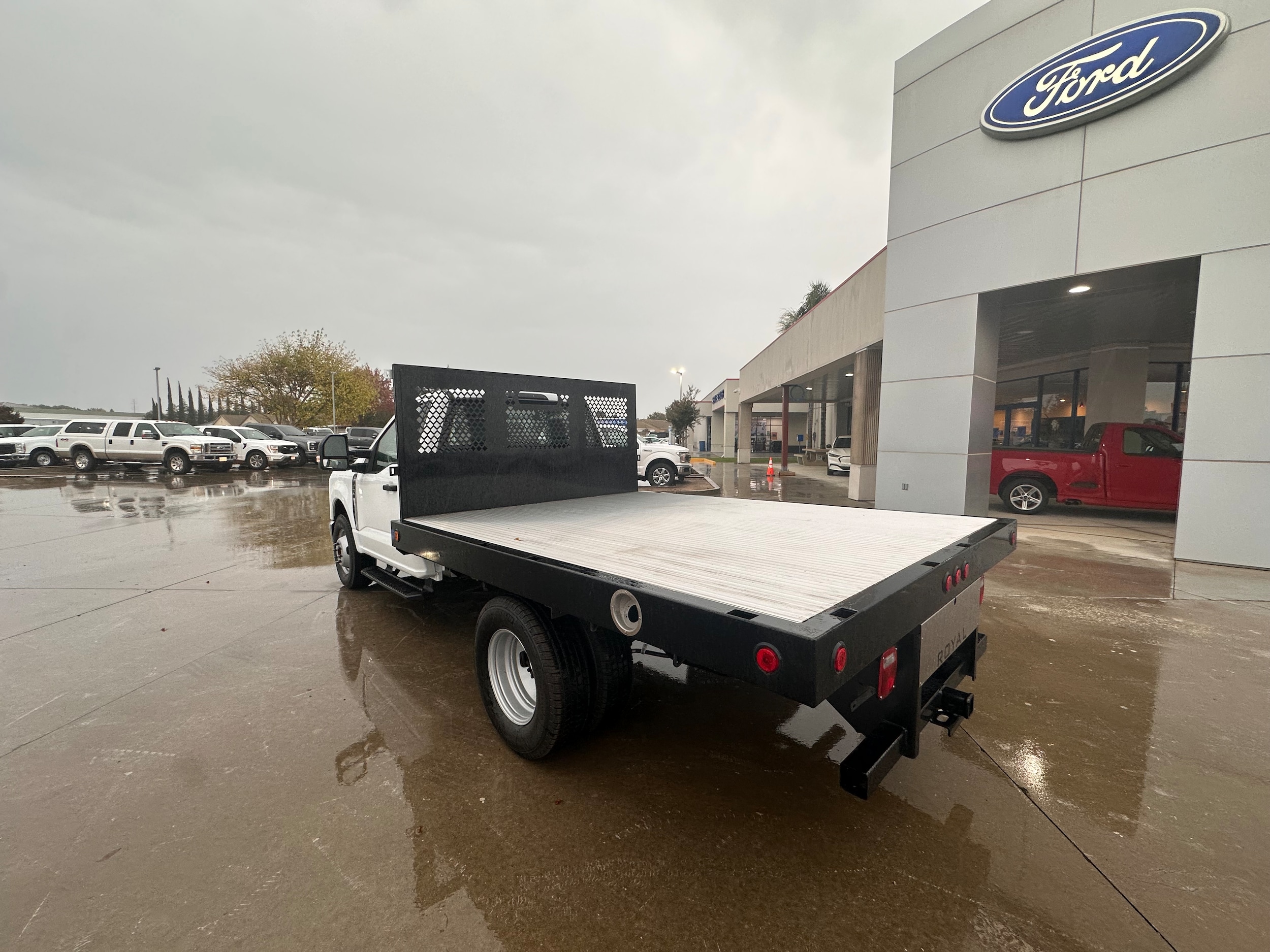 2026 Ford F-350 Super Duty Chassis Cab XL - Photo 8