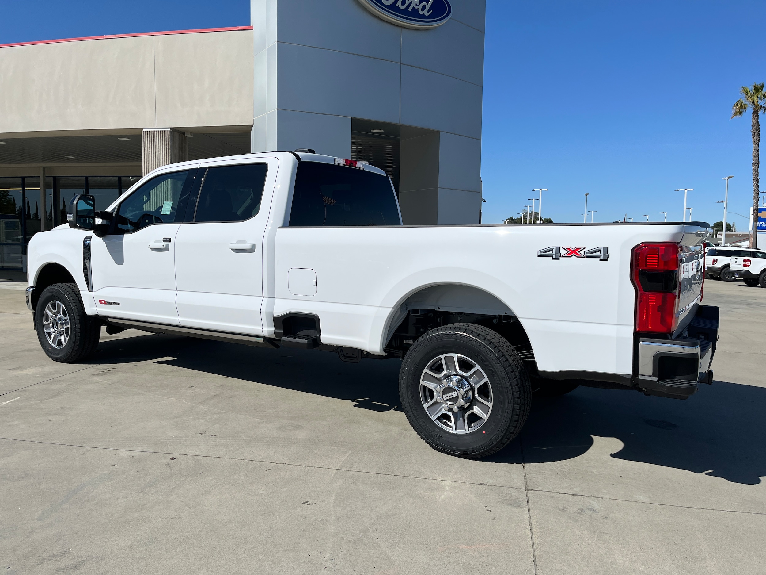 2025 Ford F-250 Lariat photo 2