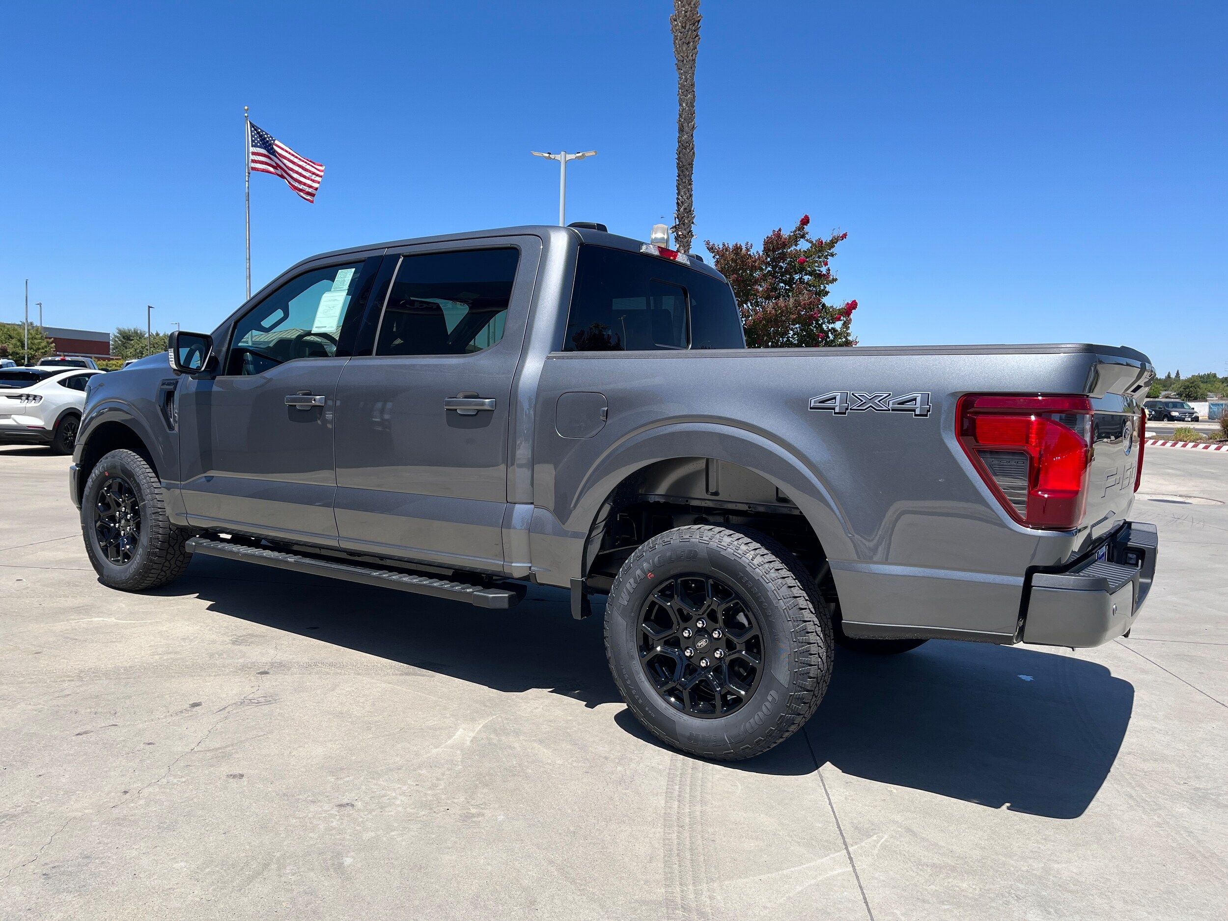 2025 Ford F-150 XLT photo 2