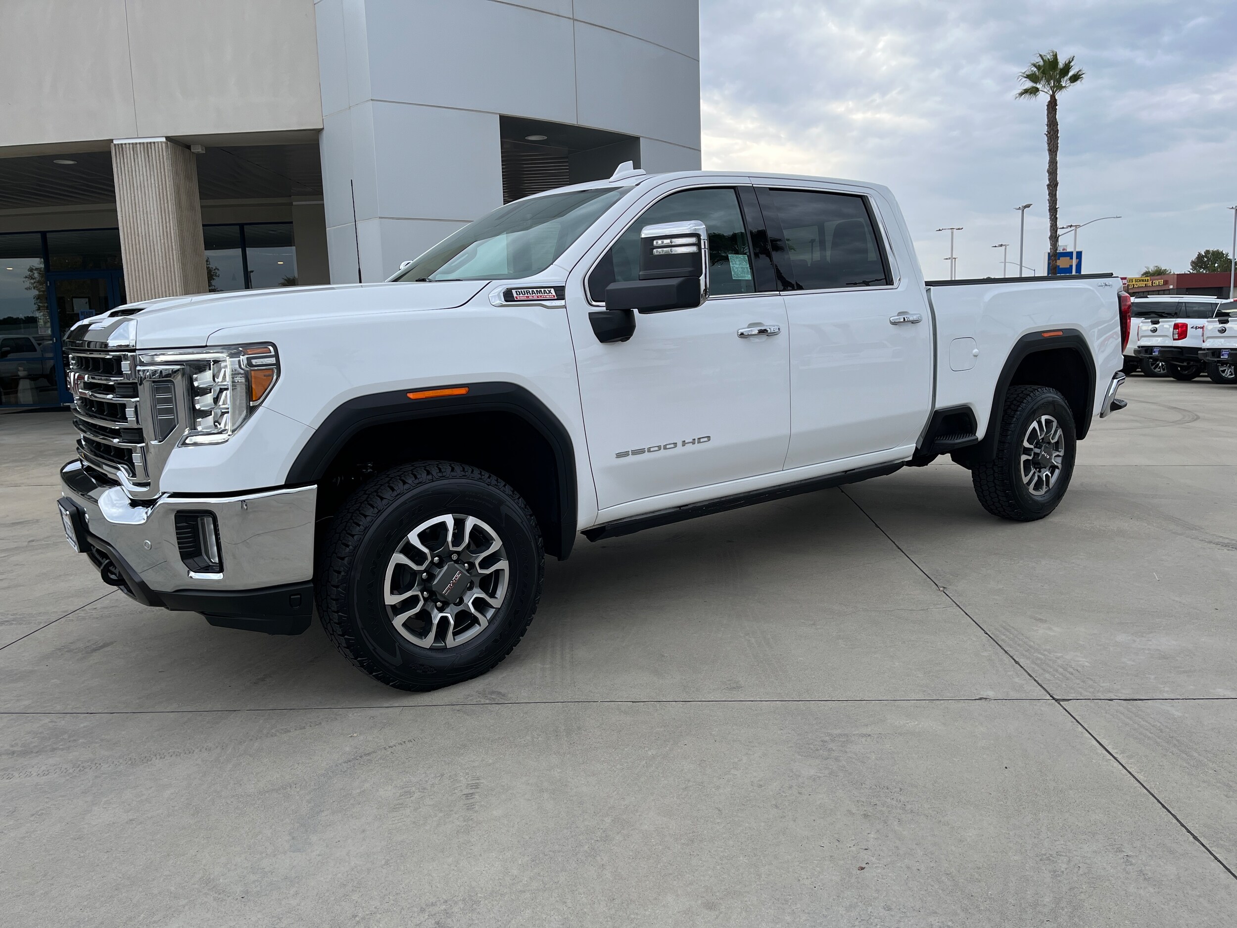 2023 Gmc Sierra HD SLT photo 2