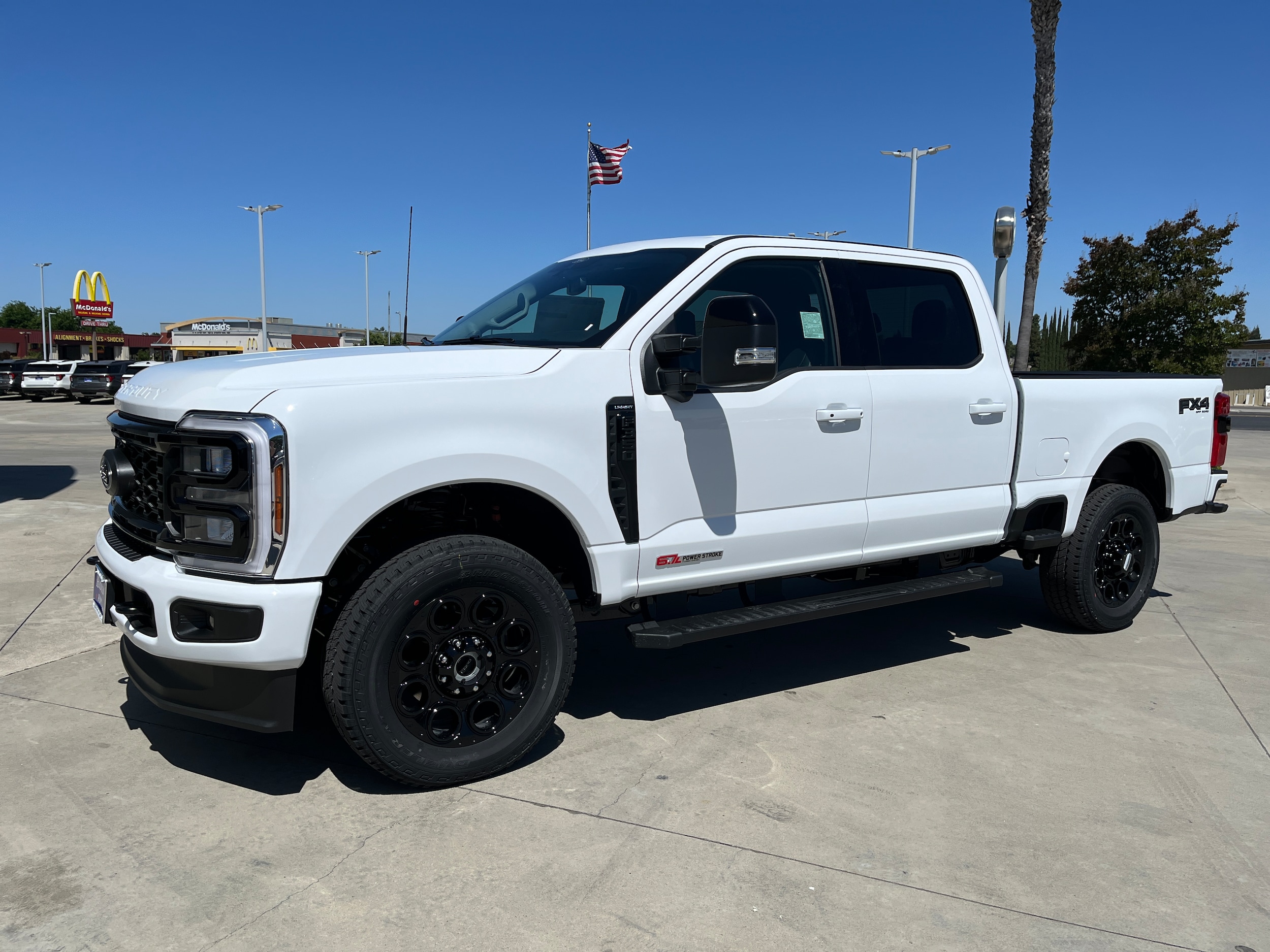2025 Ford F-350 Super Duty Lariat's photo