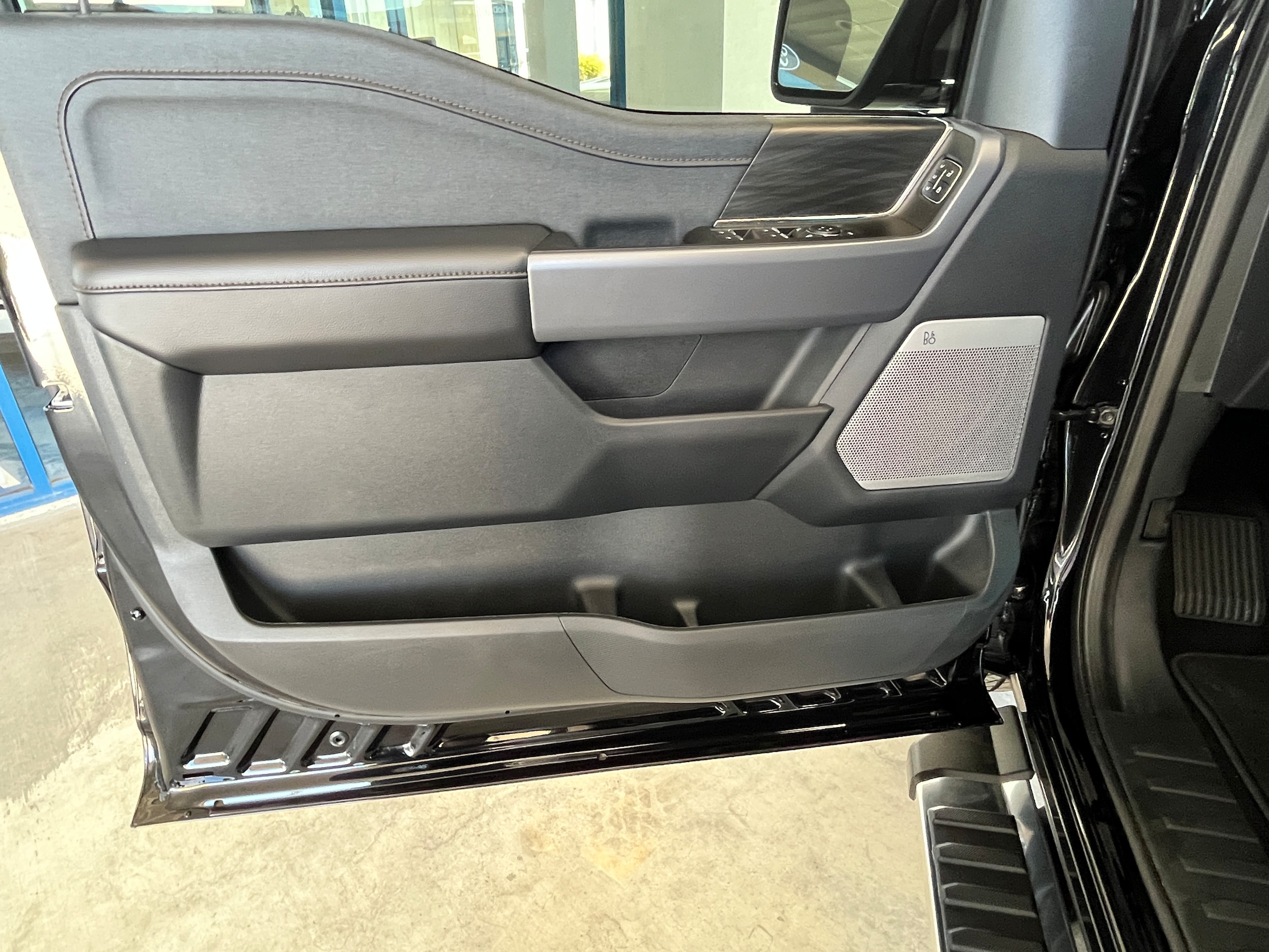 2025 Ford F-150 Lariat - Photo 9