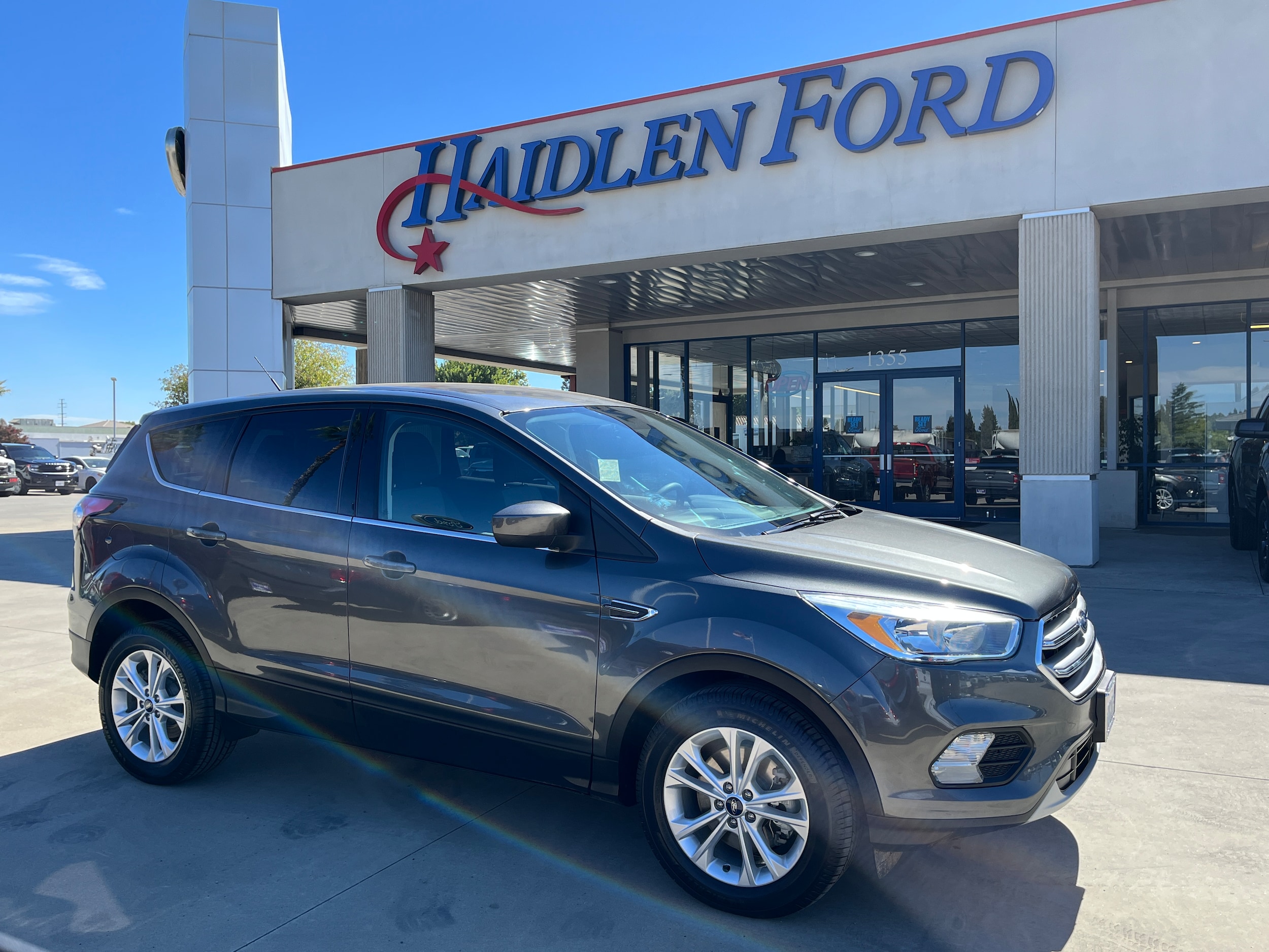 2017 Ford Escape SE FWD photo