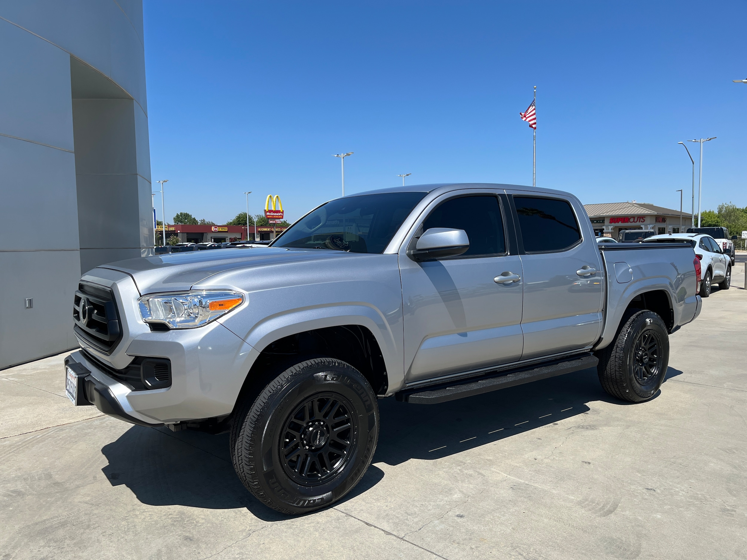 2020 Toyota Tacoma SR's photo