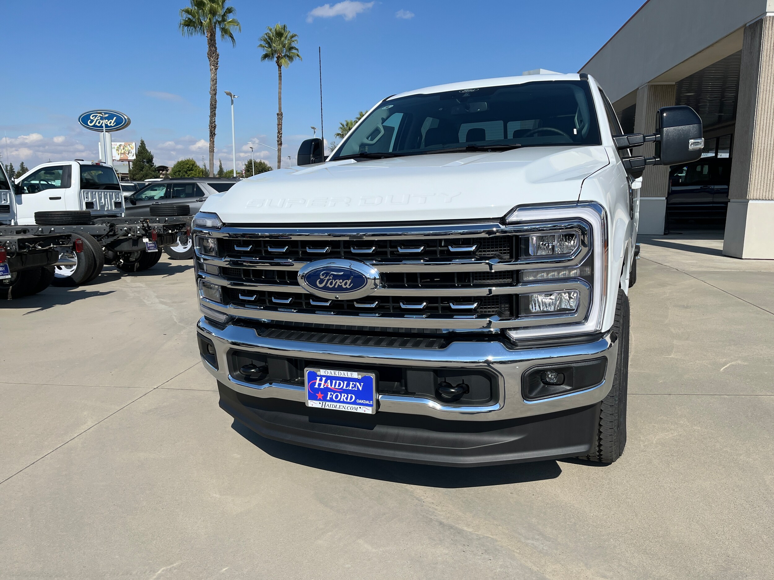 2026 Ford F-350 Lariat photo 3