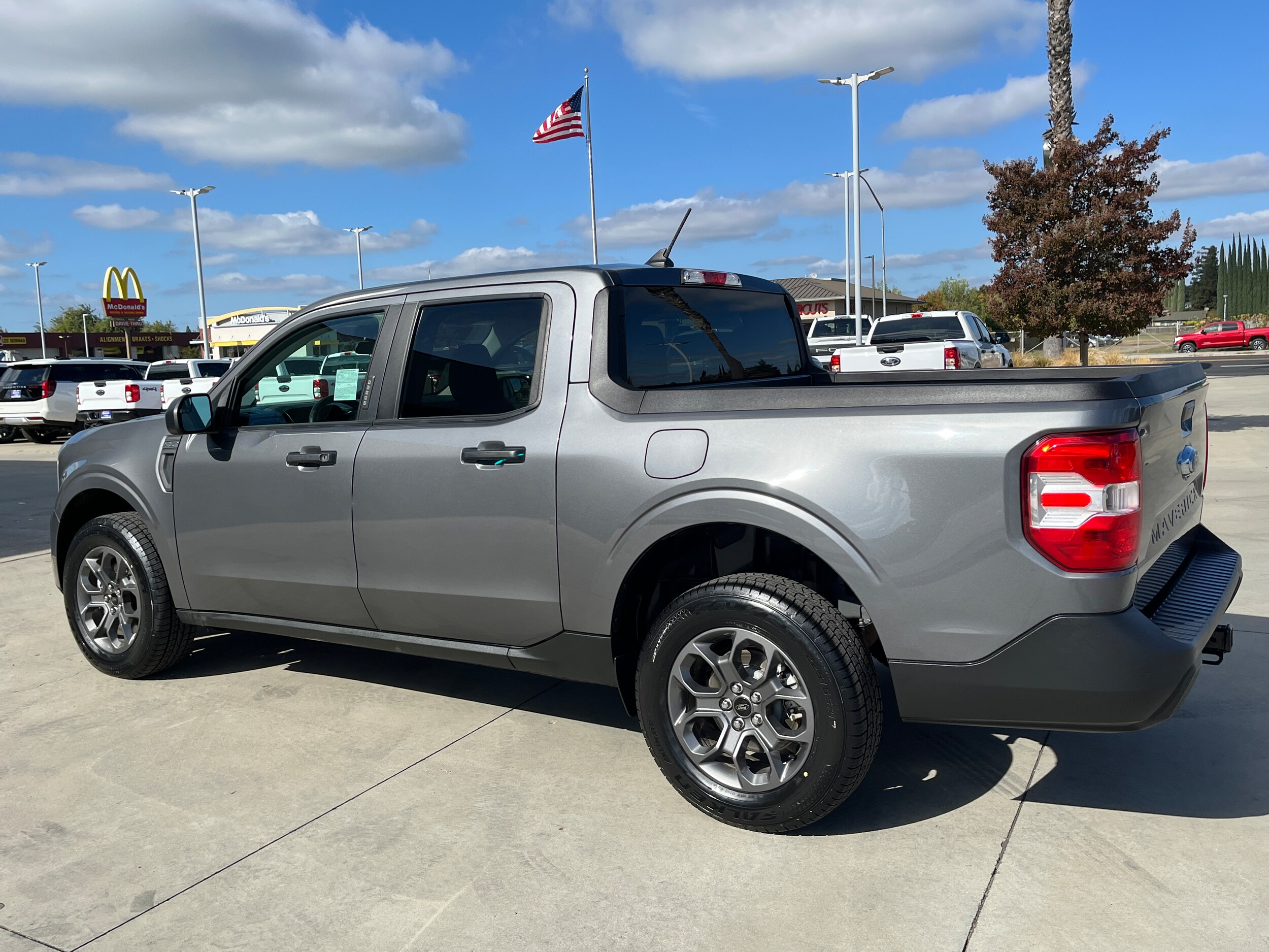 2022 Ford Maverick XLT photo 2