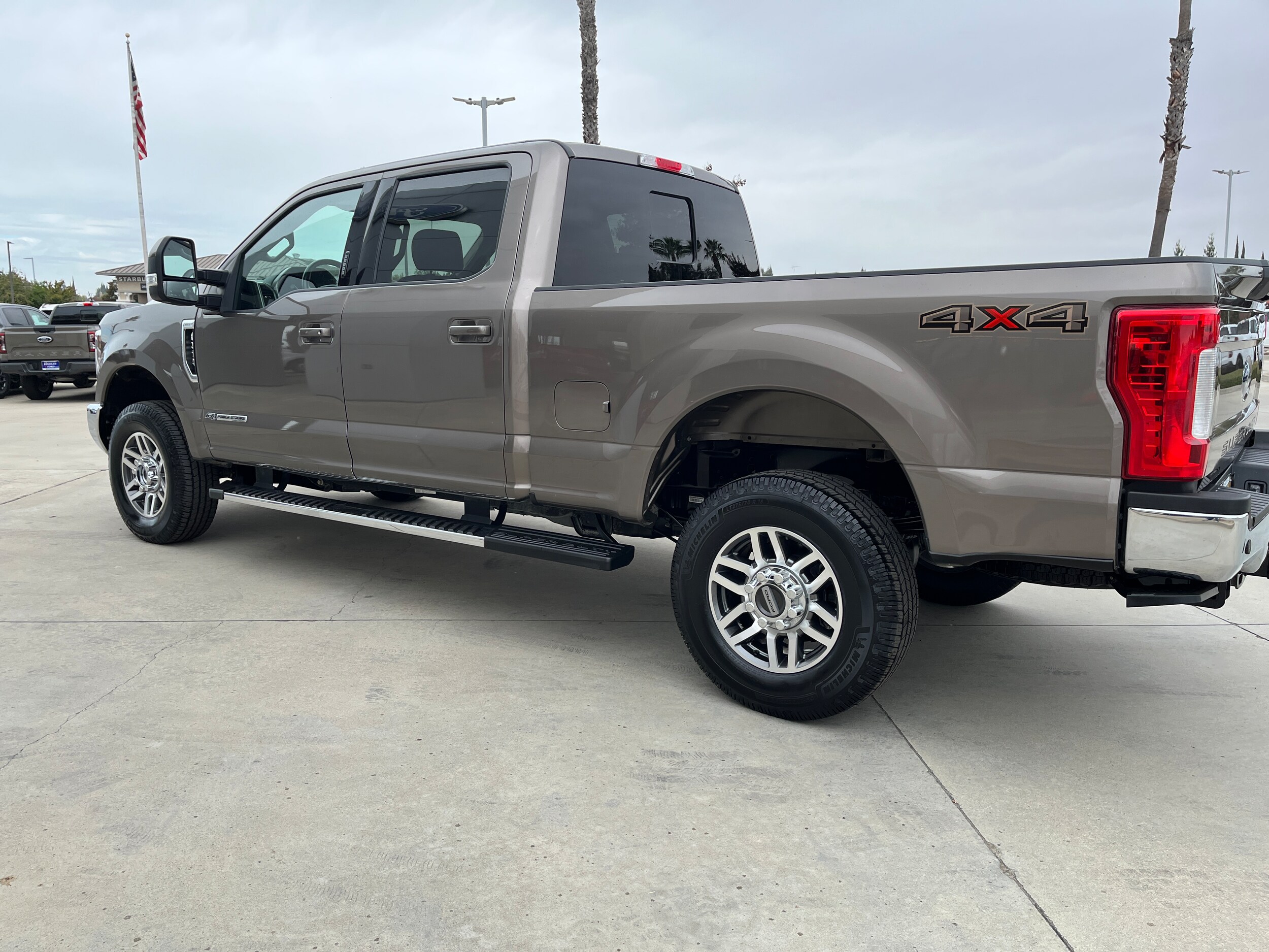 2019 Ford F-250 Lariat photo 2