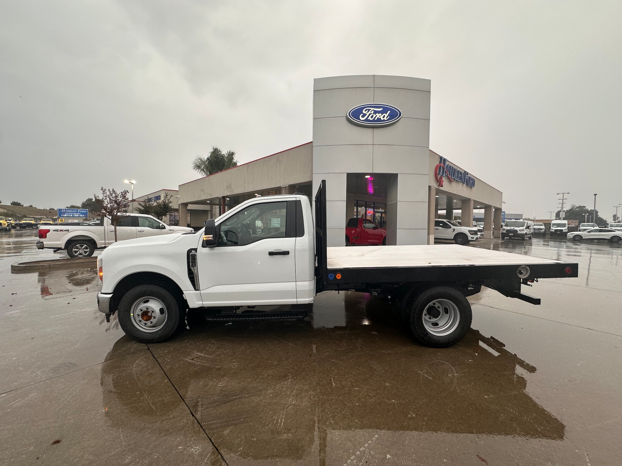 2026 Ford F-350 Super Duty Chassis Cab XL - Photo 7