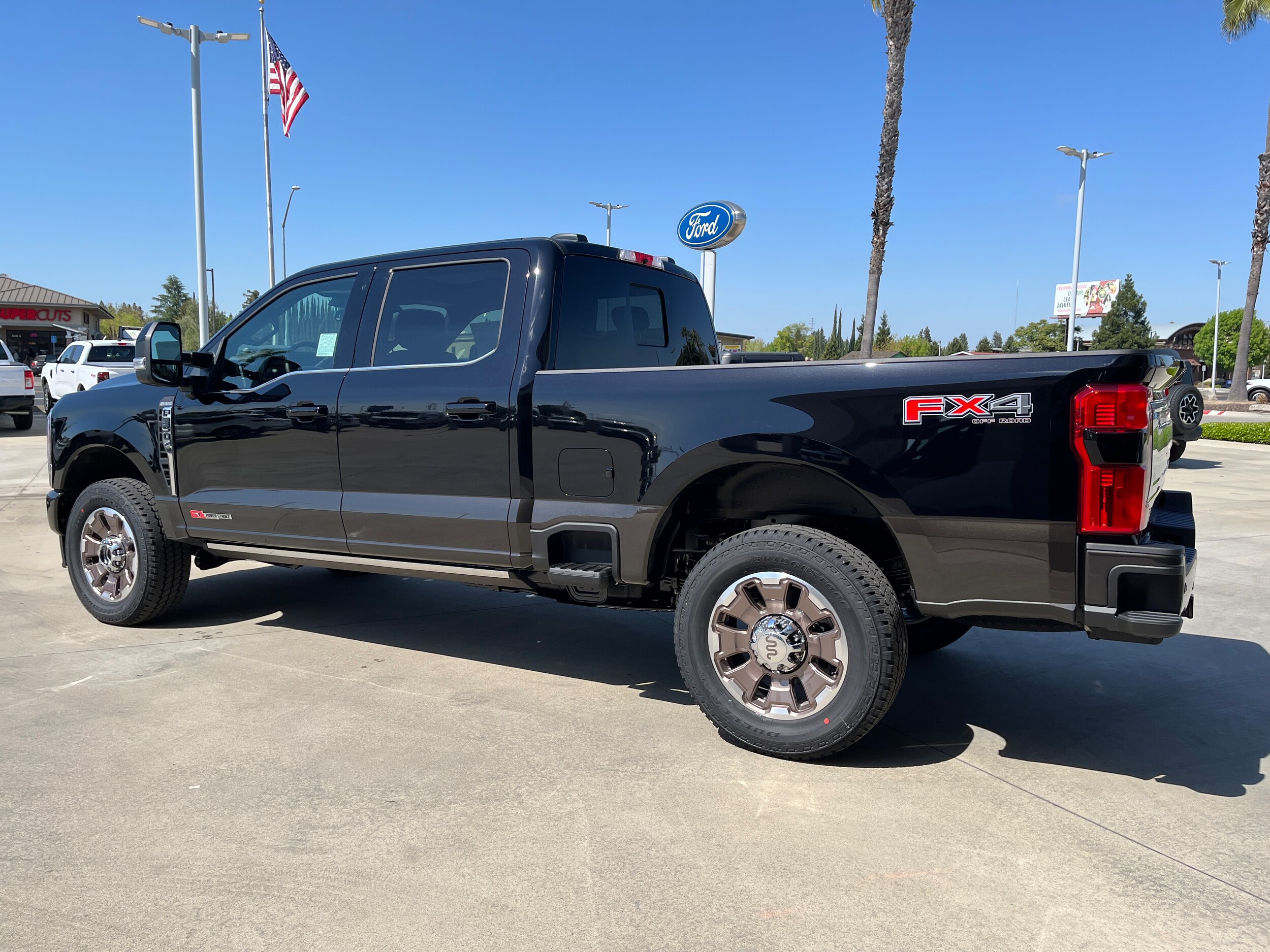 2025 Ford F-350 King Ranch photo 2