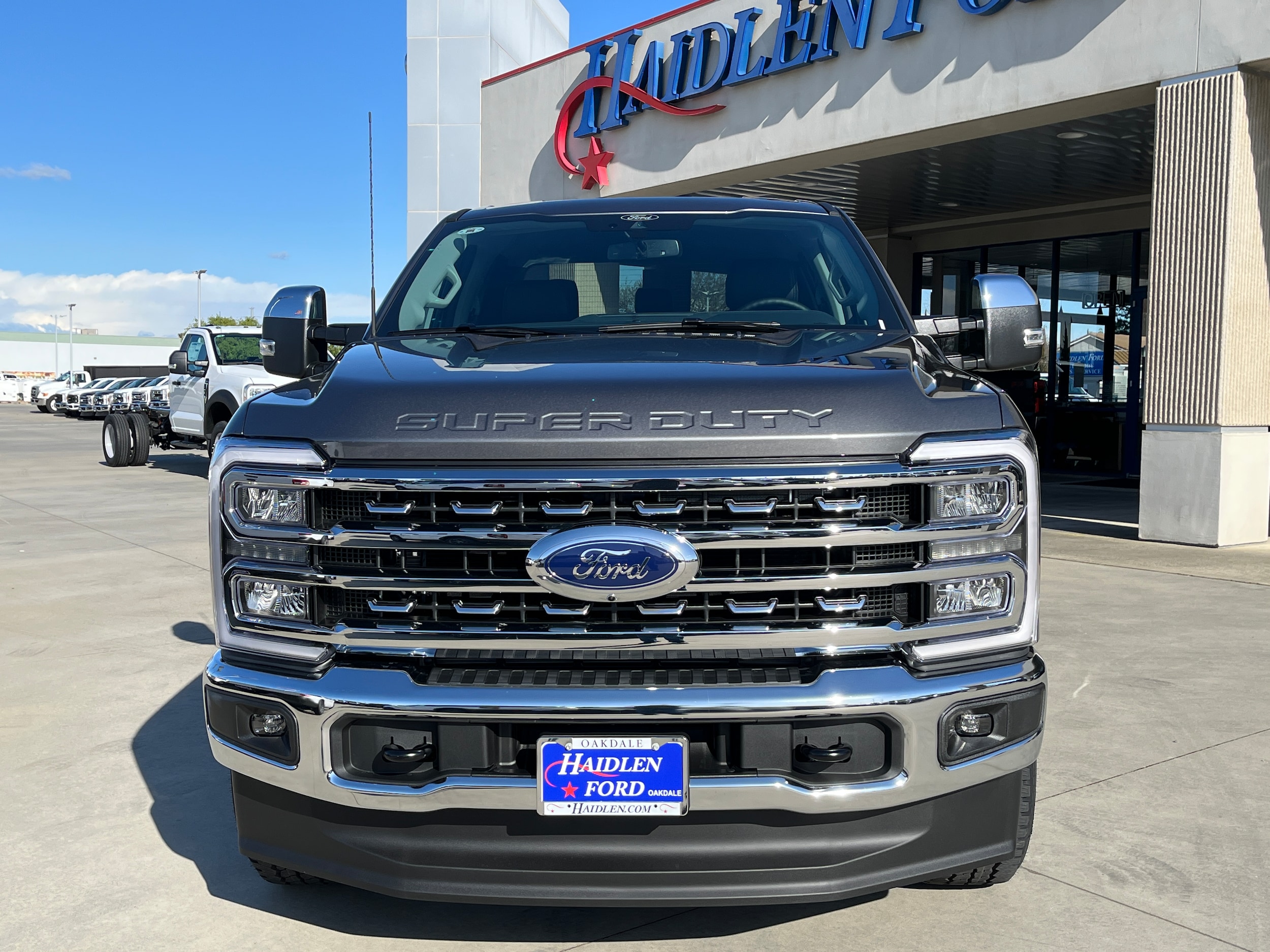 2025 Ford F-250 Lariat photo 4