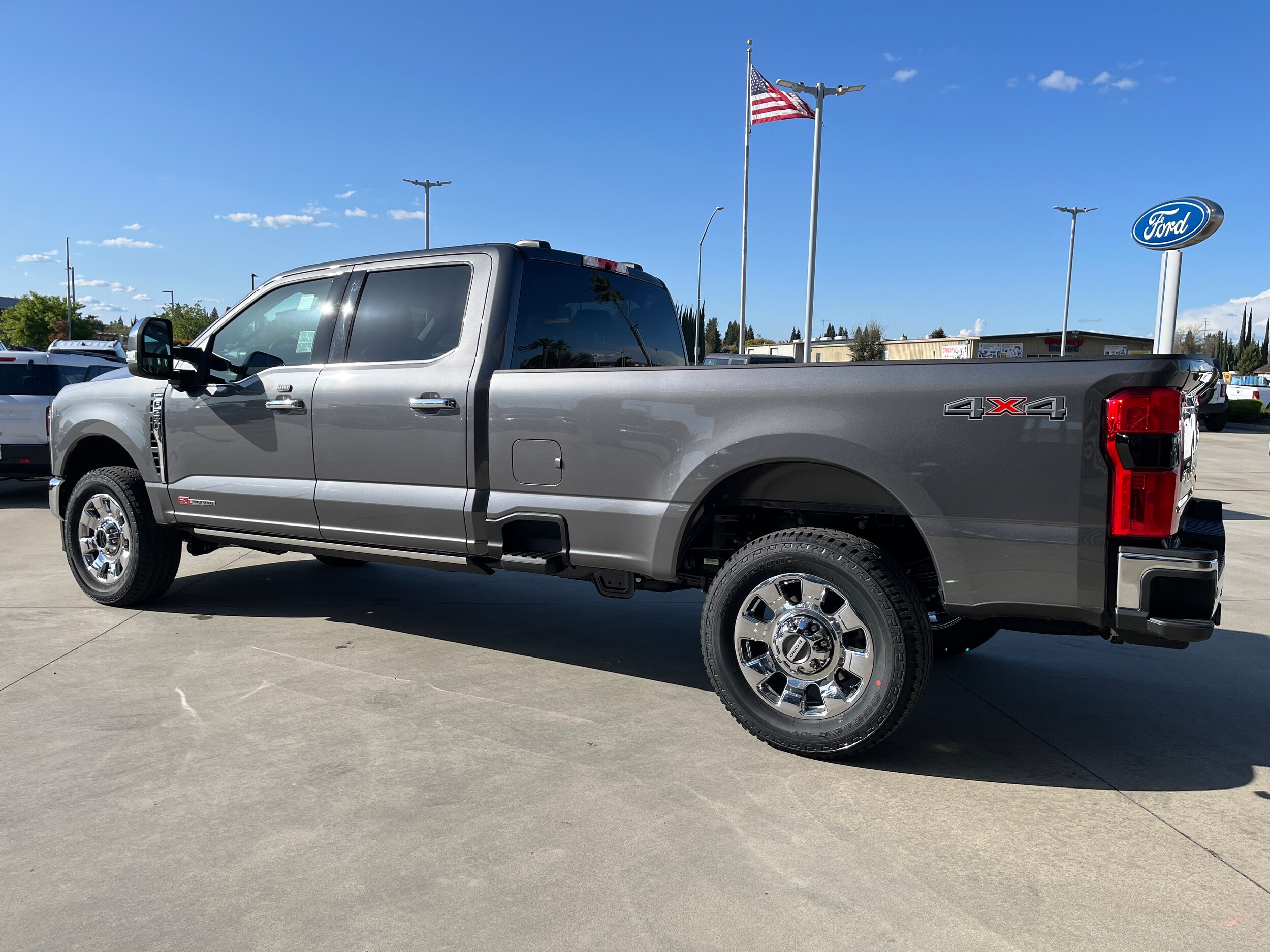 2025 Ford F-250 Lariat photo 2