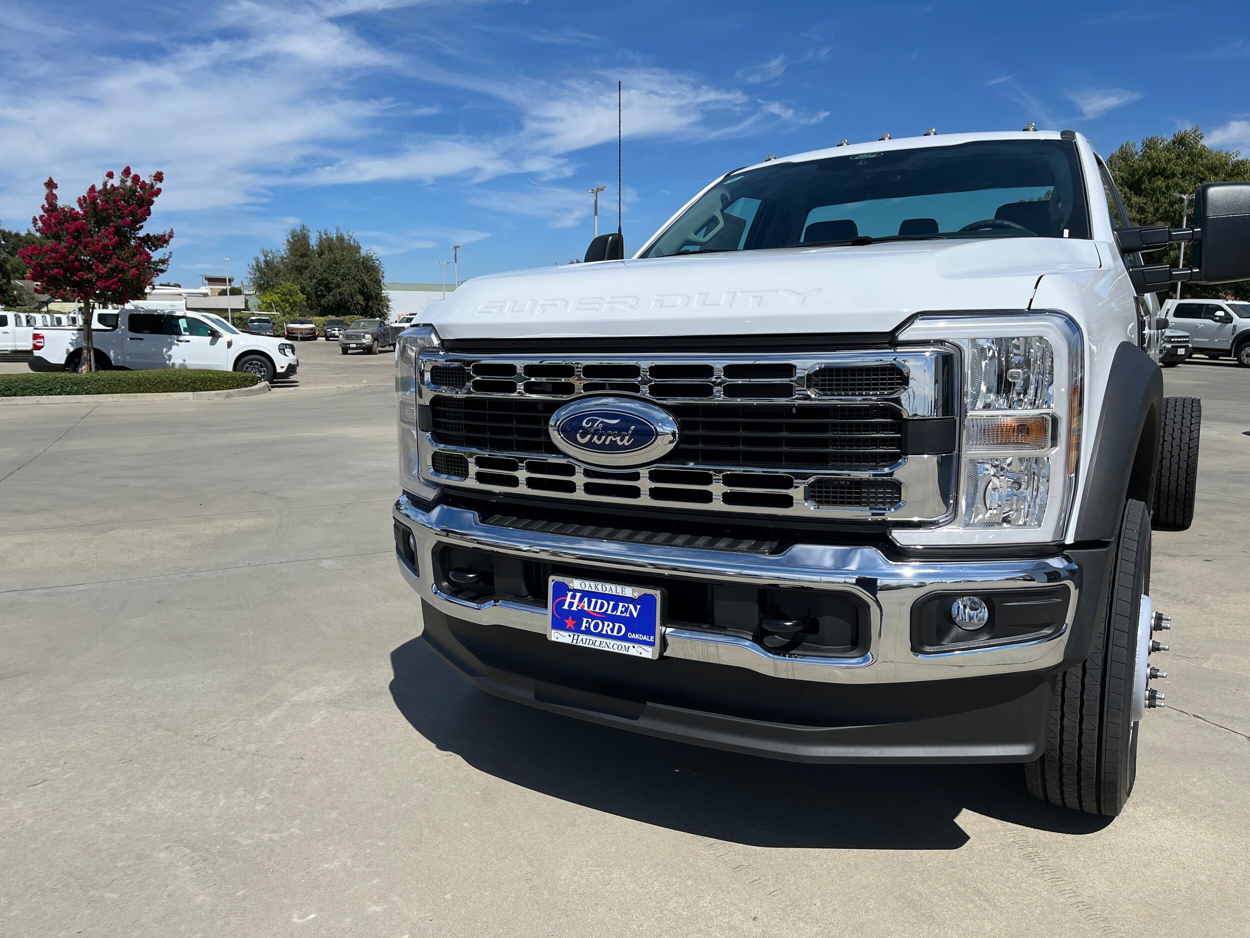 2025 Ford F-600 photo 3