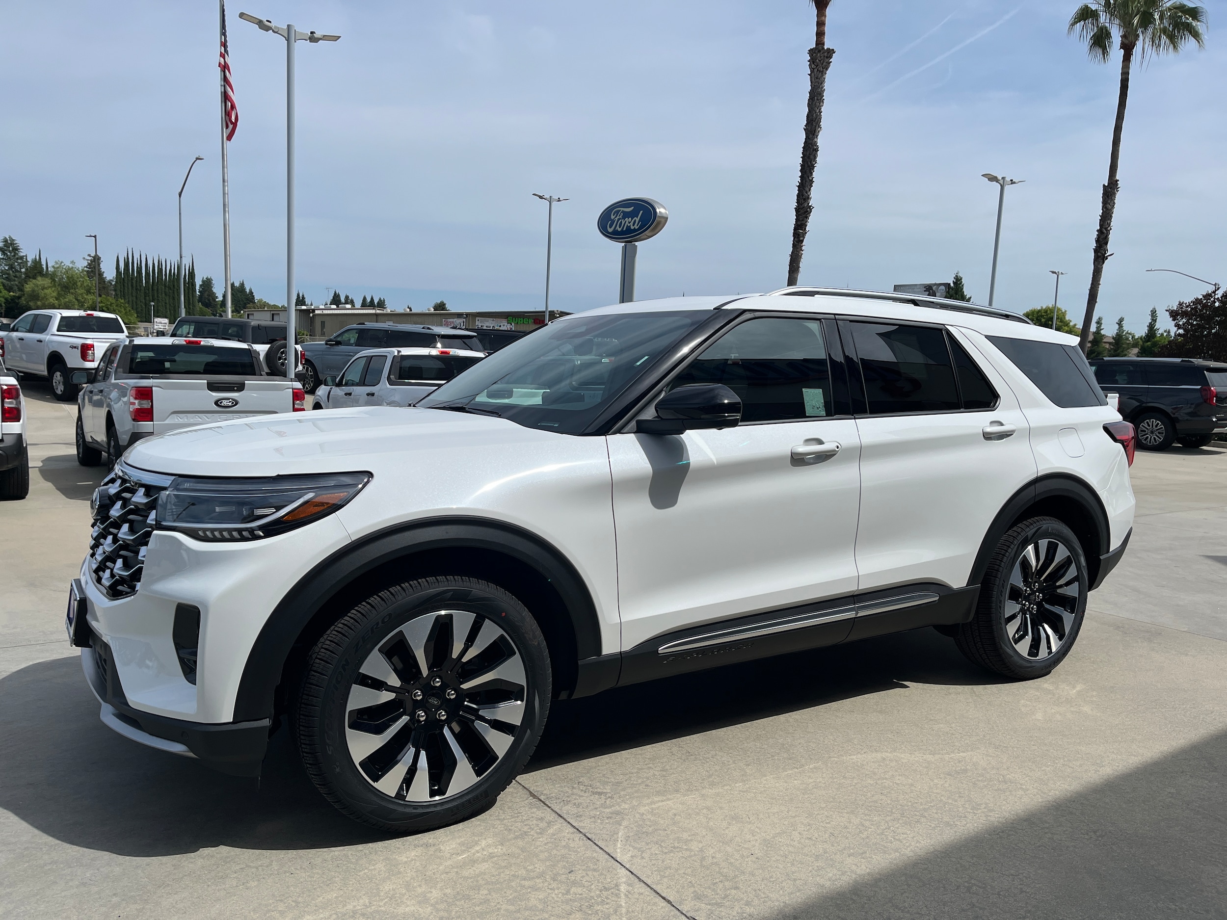 2026 Ford Explorer Platinum 4WD's photo
