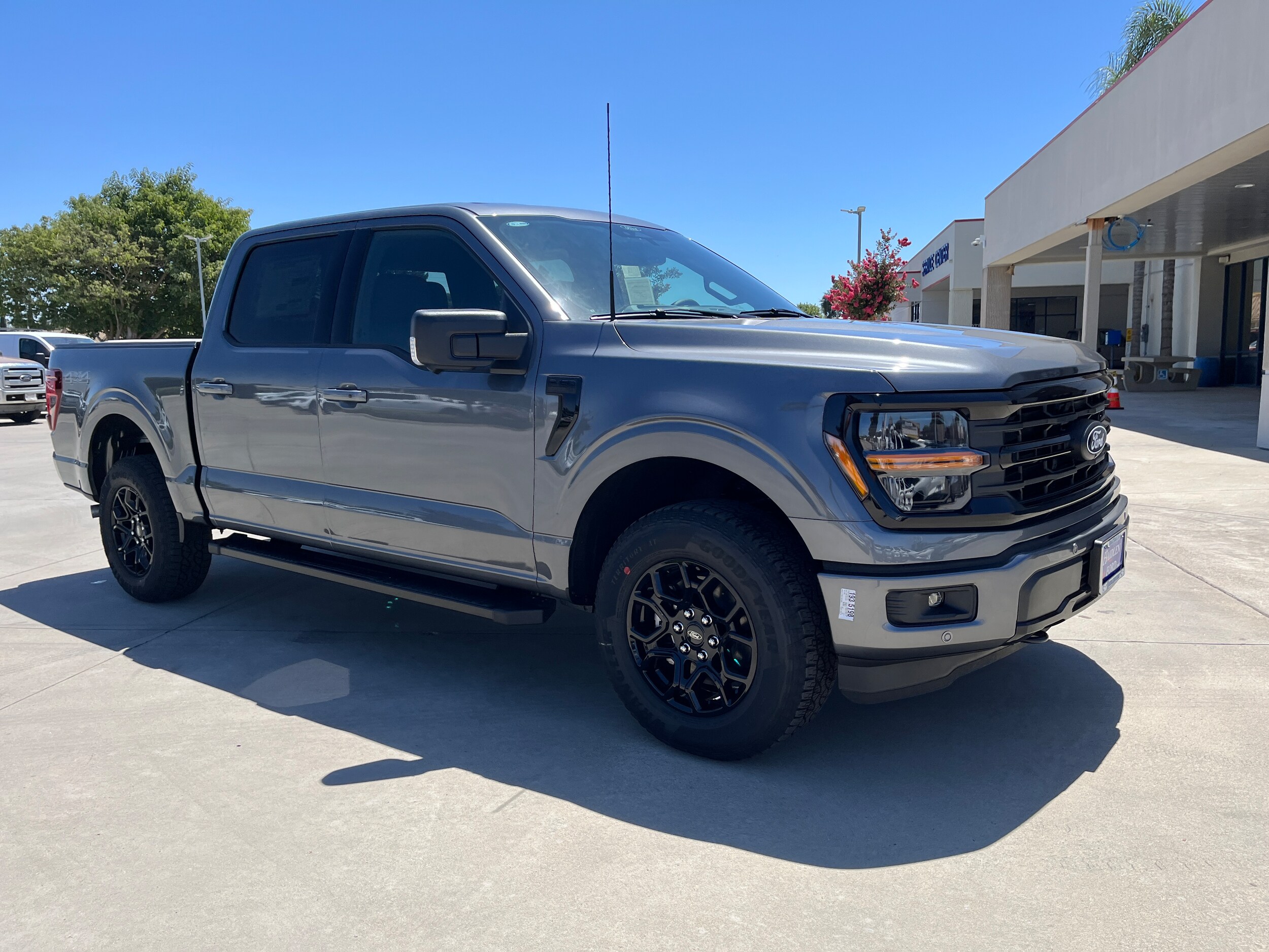 2025 Ford F-150 XLT photo 4