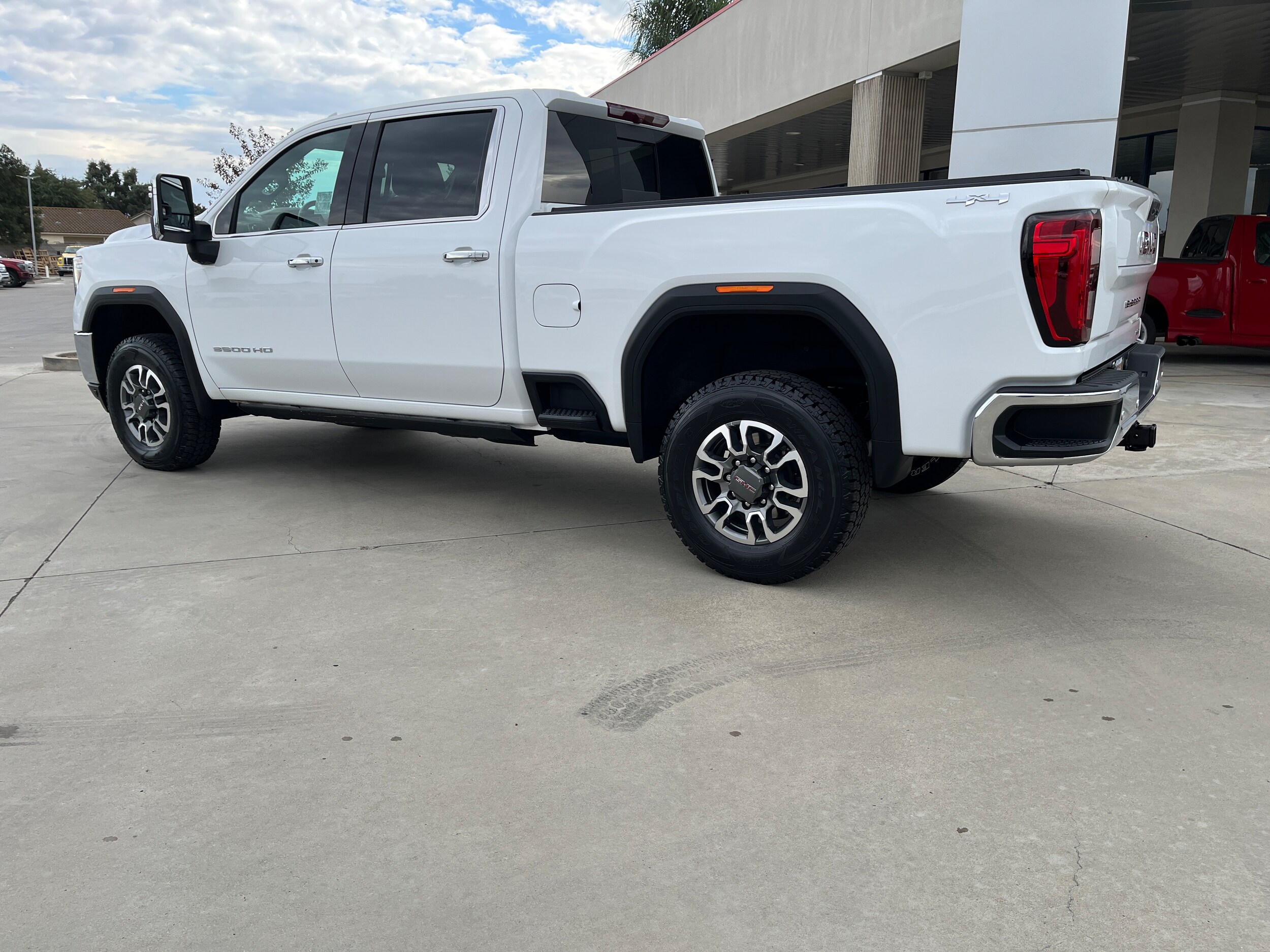 2023 Gmc Sierra HD SLT photo 3