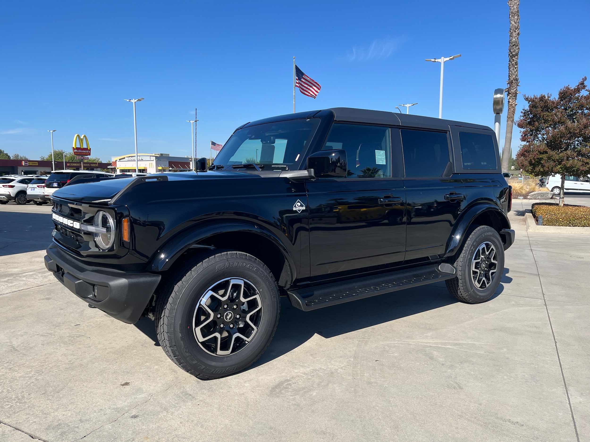 2025 Ford Bronco 4-Door Outer Banks's photo