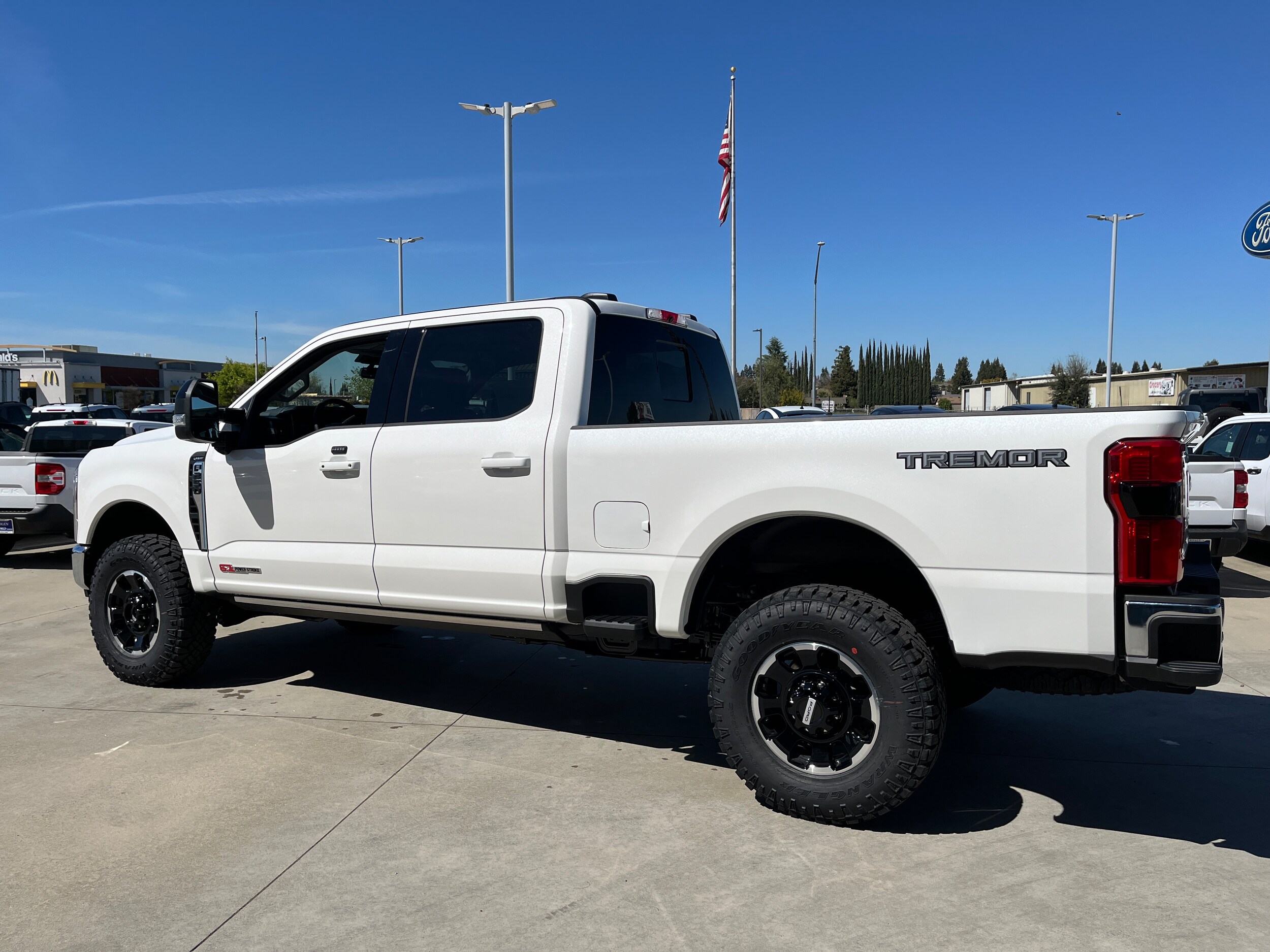 2025 Ford F-250 Lariat photo 2