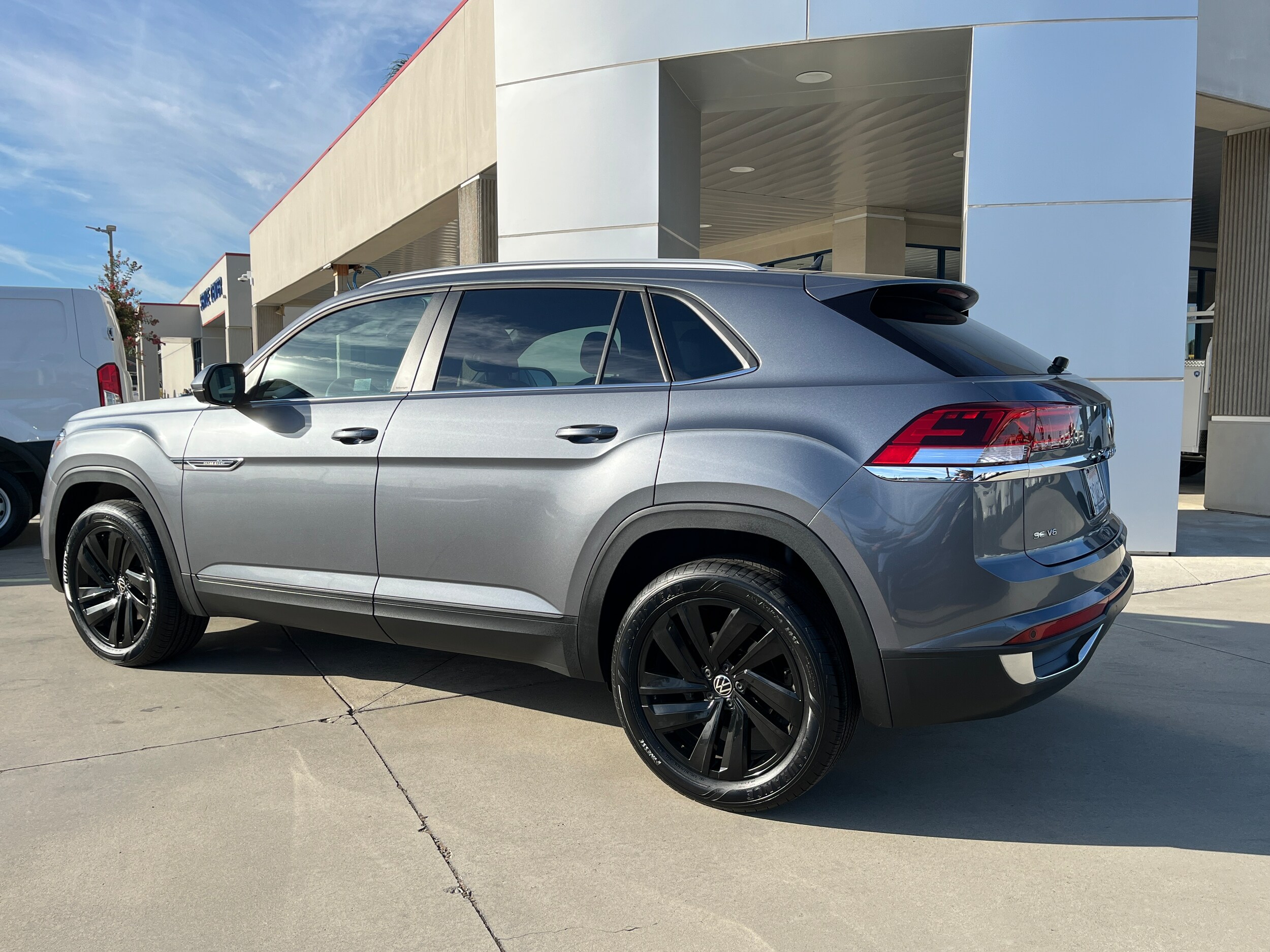 2021 Volkswagen Atlas Cross Sport V6 SE Technology photo 3