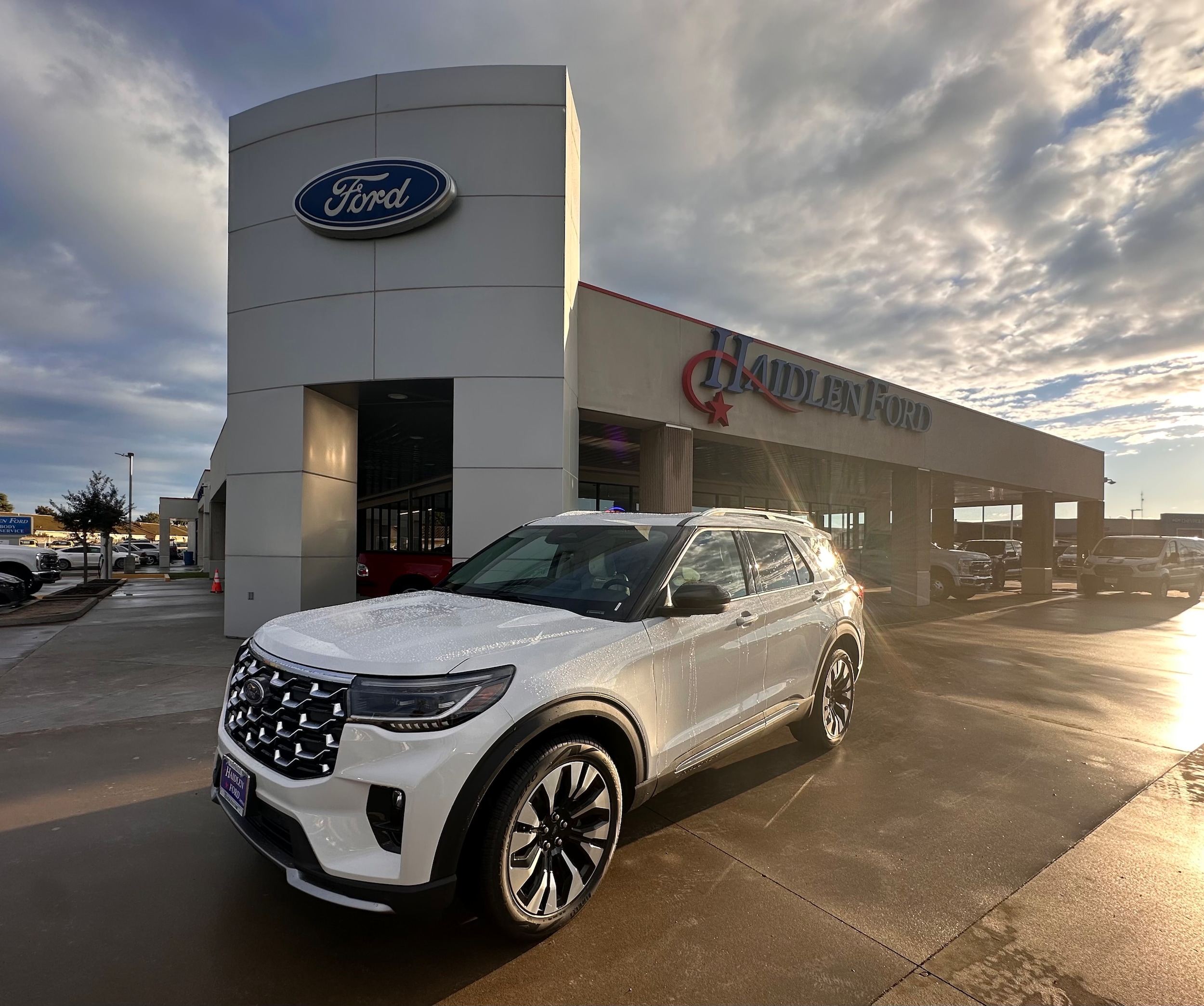 2026 Ford Explorer Platinum's photo