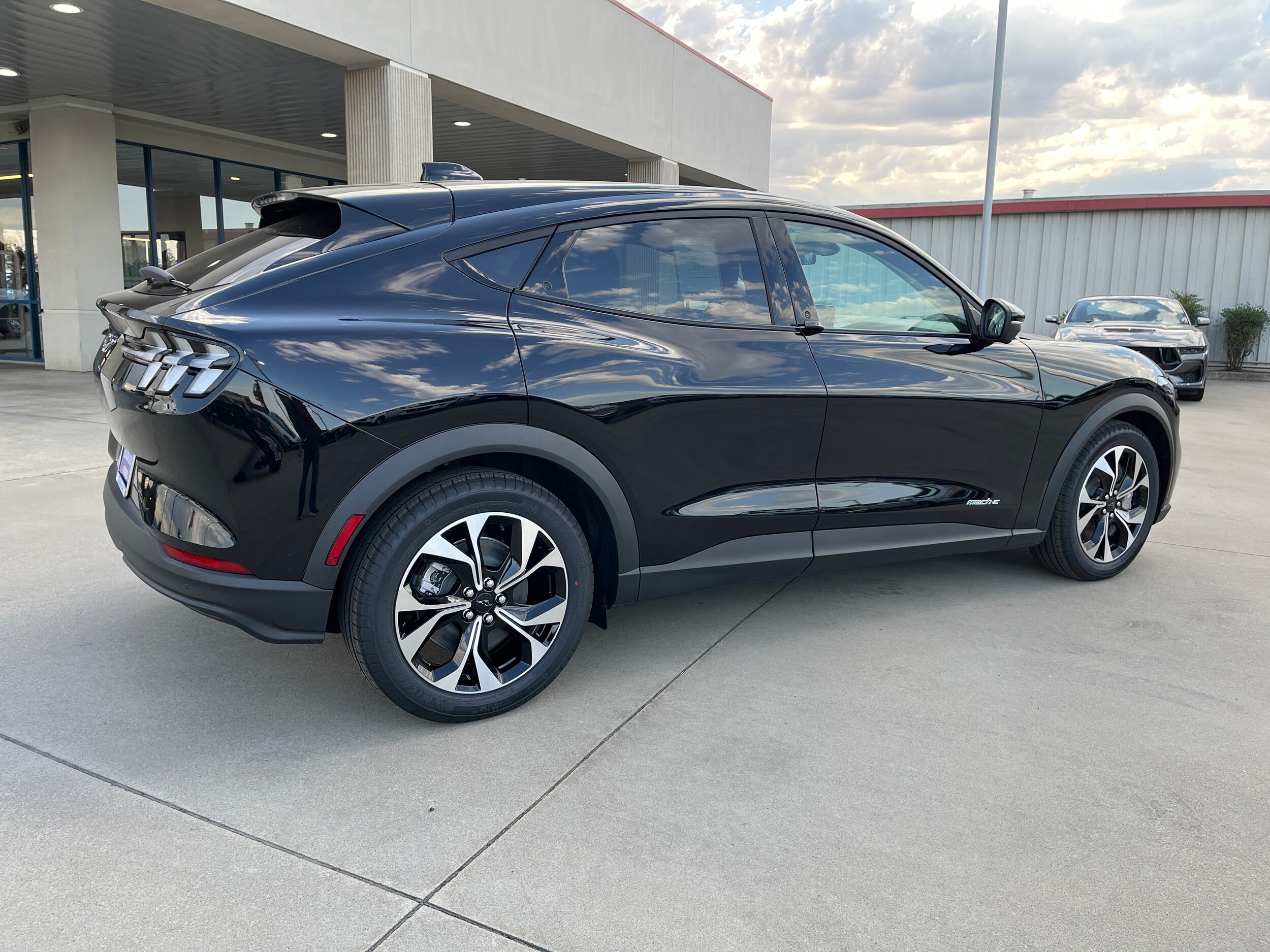 2025 Ford Mustang Mach-E Select photo 4