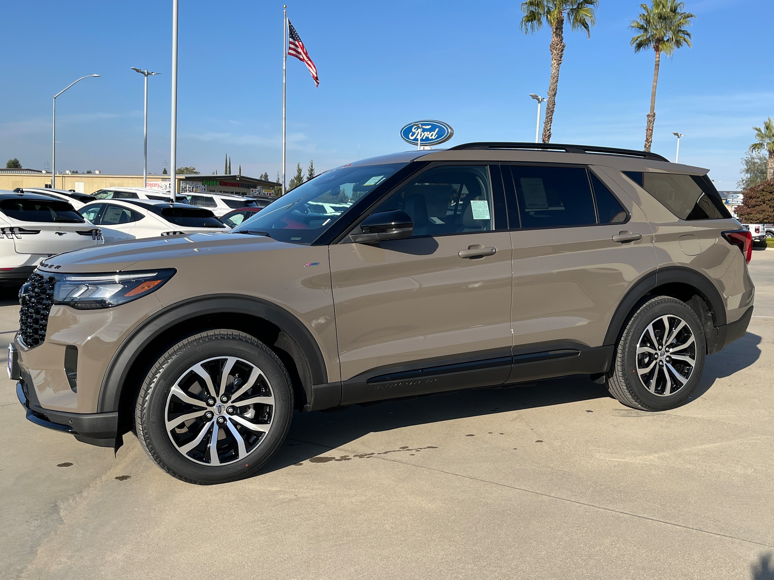 2026 Ford Explorer ST-LINE's photo