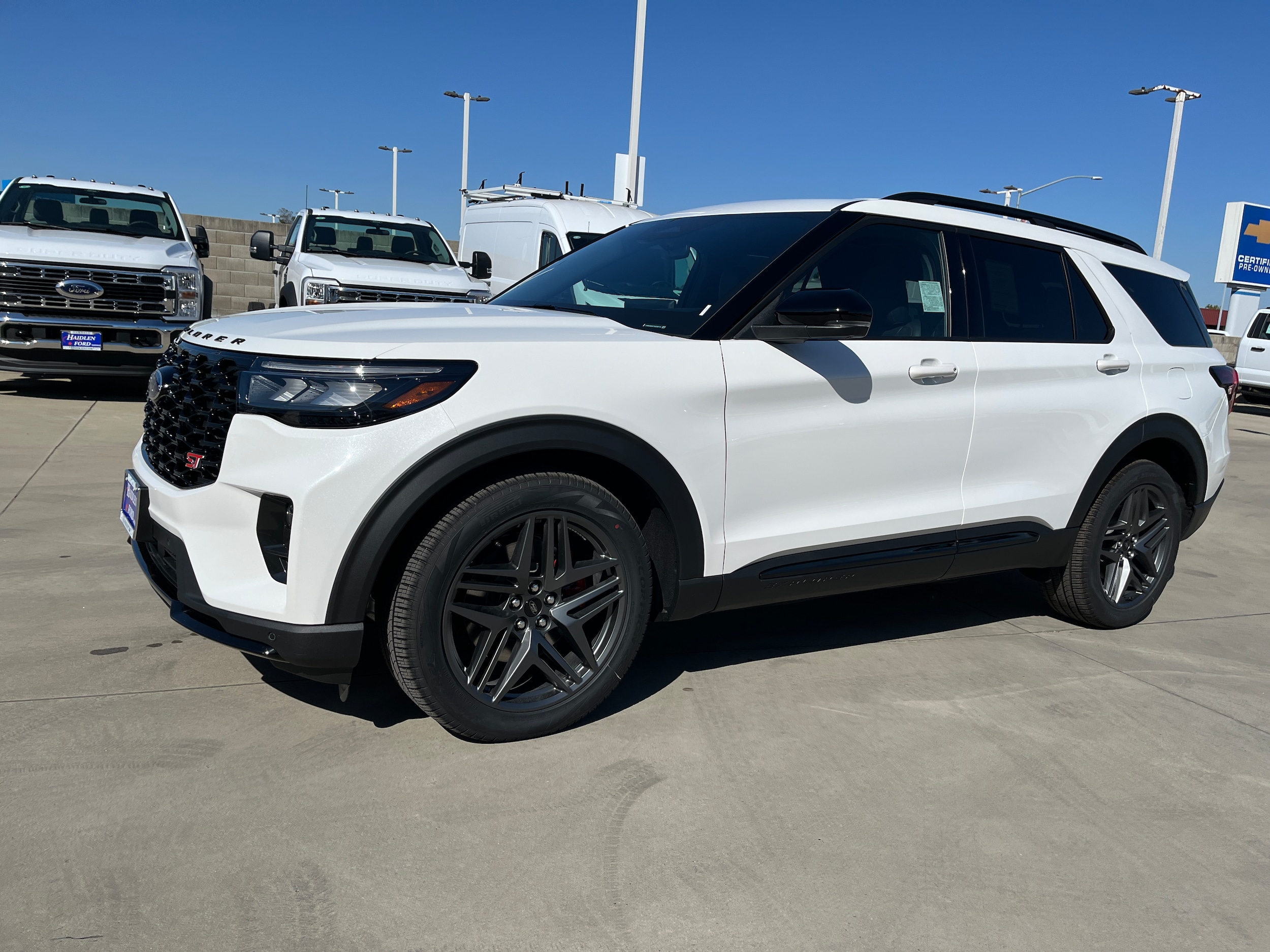 2025 Ford Explorer ST's photo