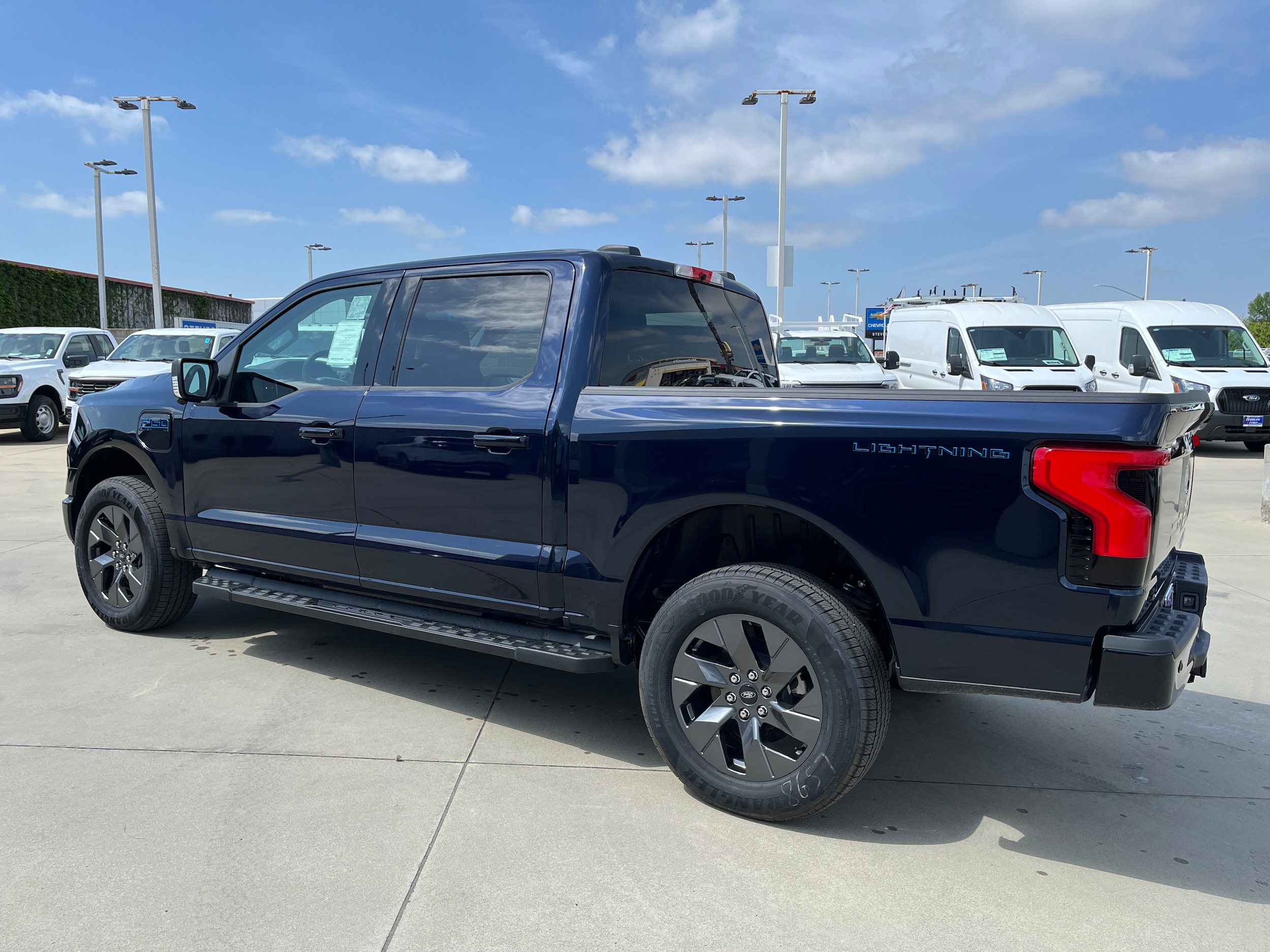 2025 Ford F-150 Lightning photo 2