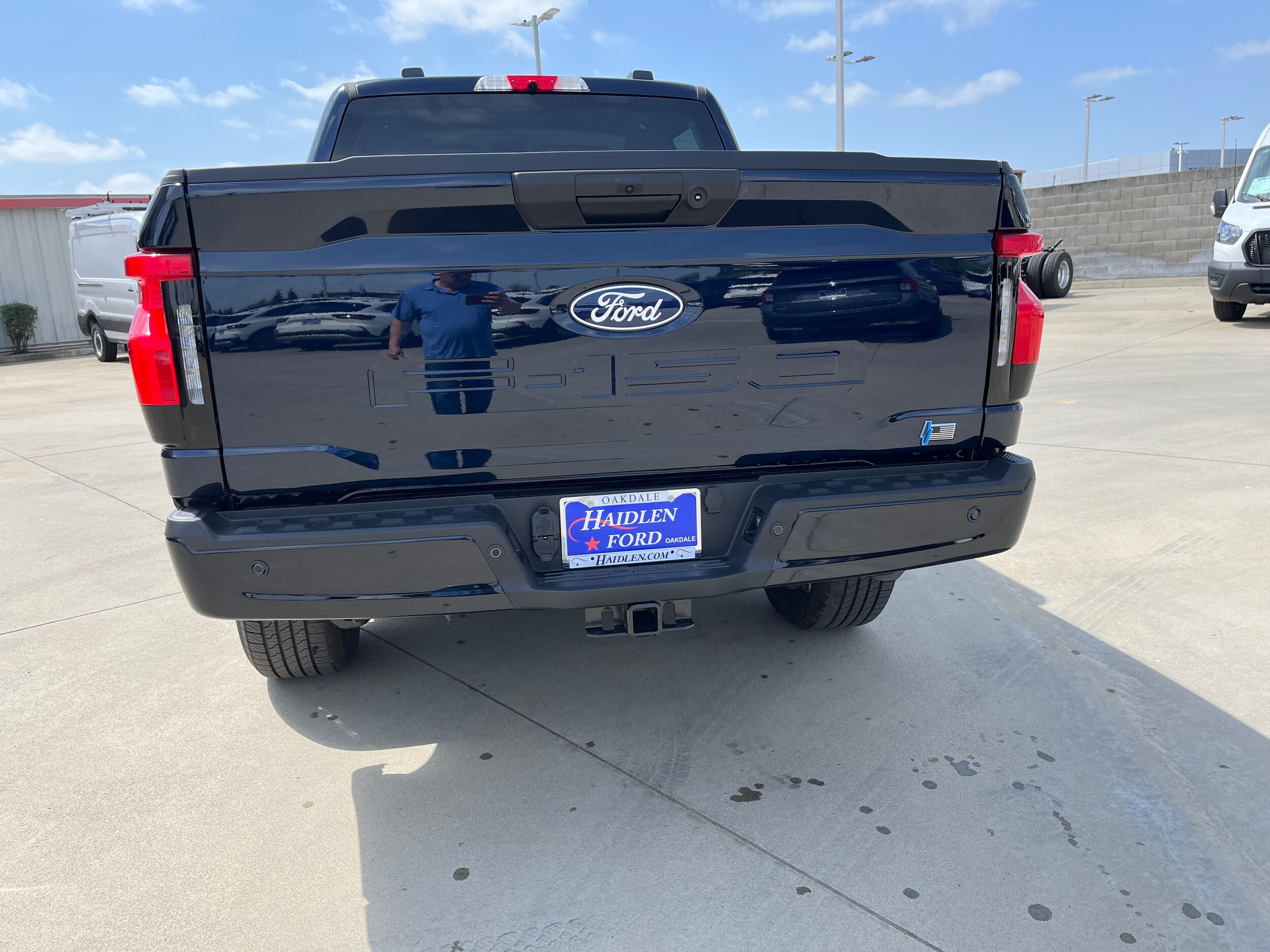 2025 Ford F-150 Lightning photo 3