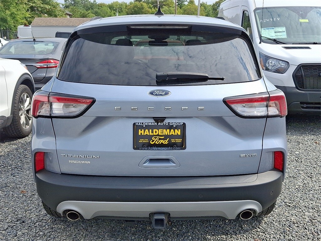 2022 Ford Escape Titanium photo 4