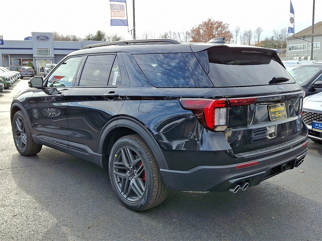 2026 Ford Explorer ST photo 2
