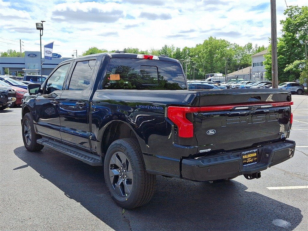 2025 Ford F-150 Lightning Lariat photo 4