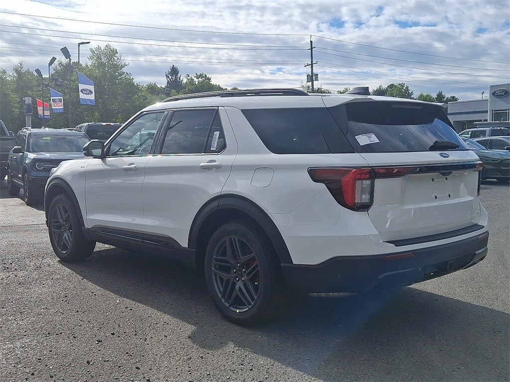 2025 Ford Explorer ST-Line photo 3