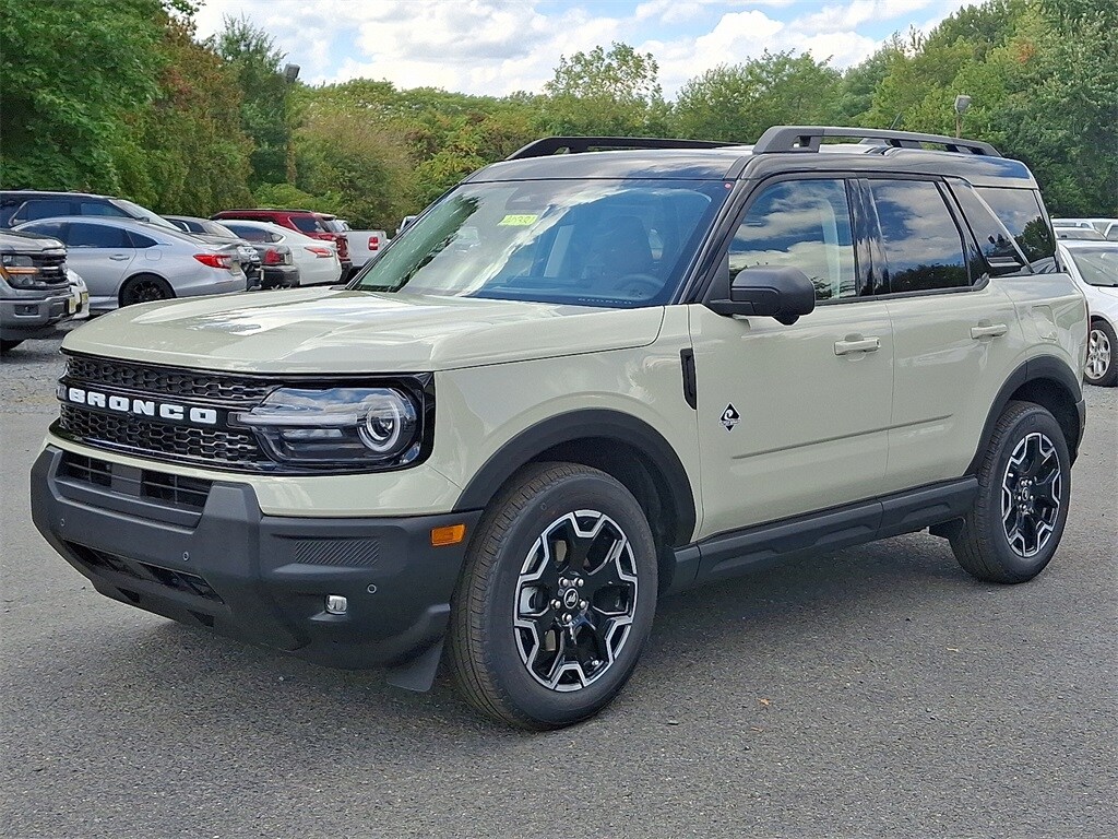 2025 Ford Bronco Sport Outer Banks photo 2