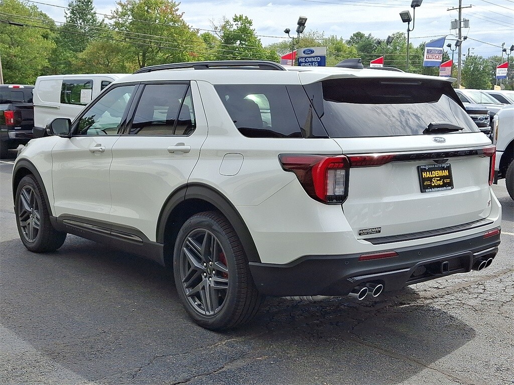 2025 Ford Explorer ST photo 2