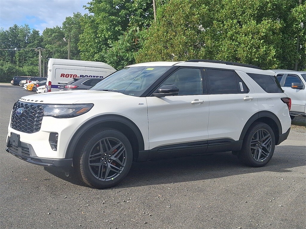 2025 Ford Explorer ST-Line photo 2