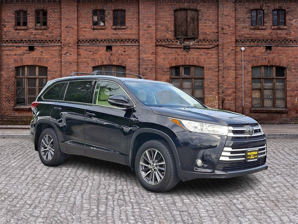 Used 2018 Toyota Highlander XLE with VIN 5TDJZRFH9JS894204 for sale in East Windsor, NJ