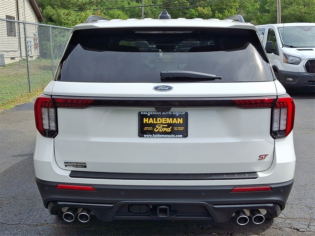 2025 Ford Explorer ST photo 3